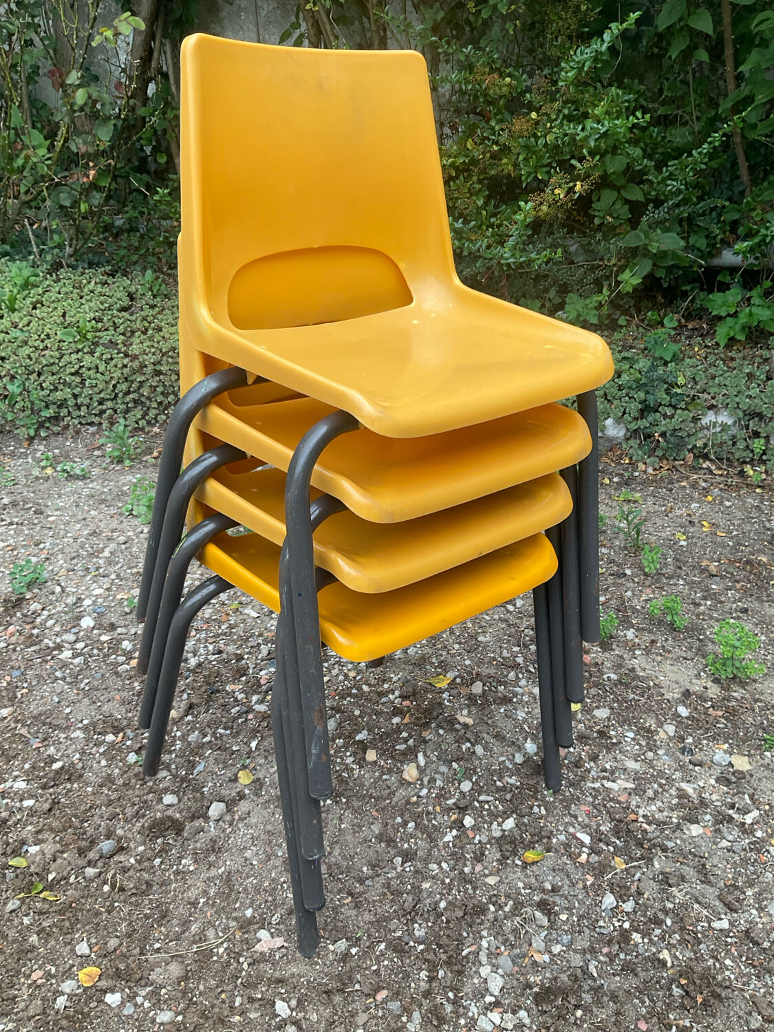 Vintage 70s table and 4 chairs set