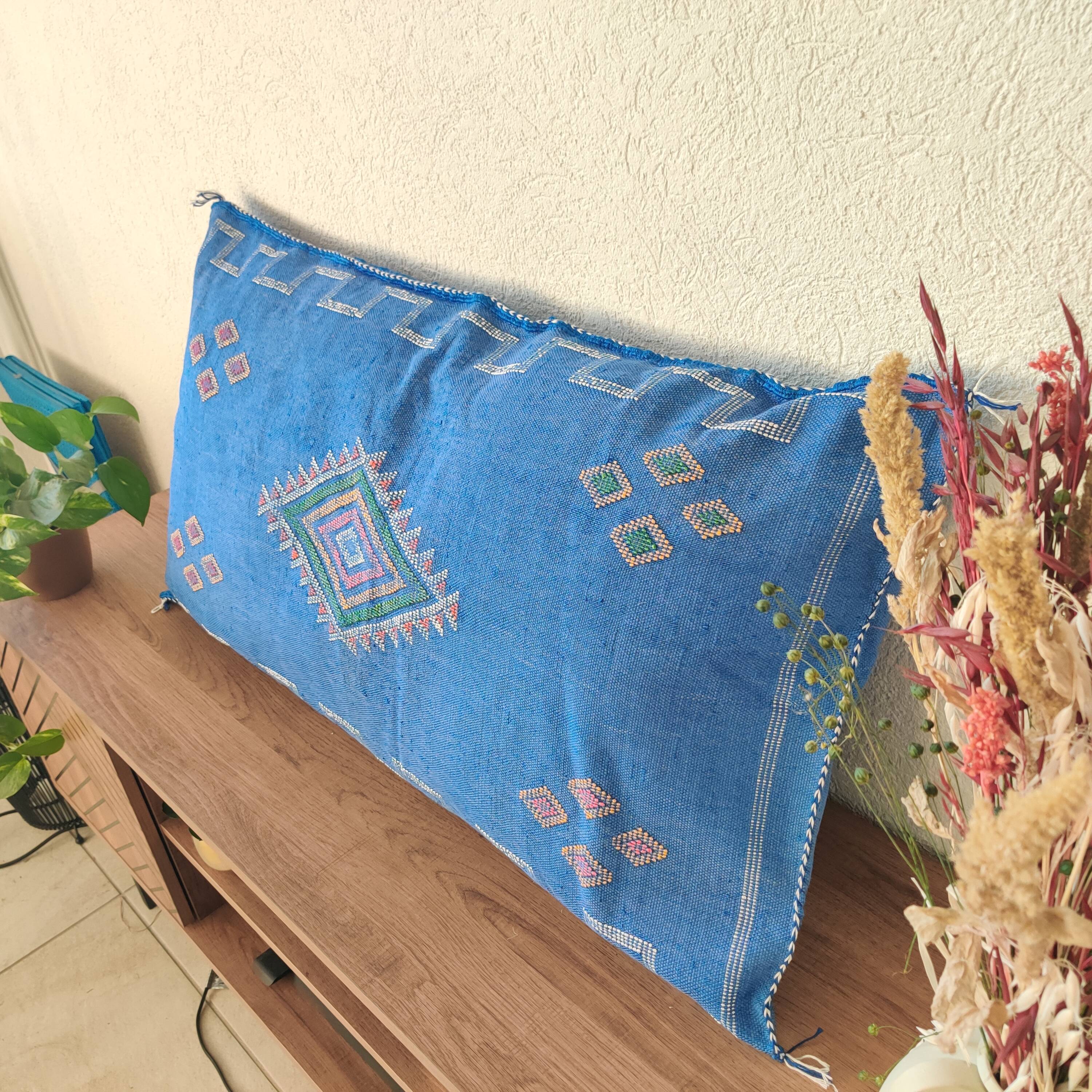 Coussin berbère bleu en soie de cactus