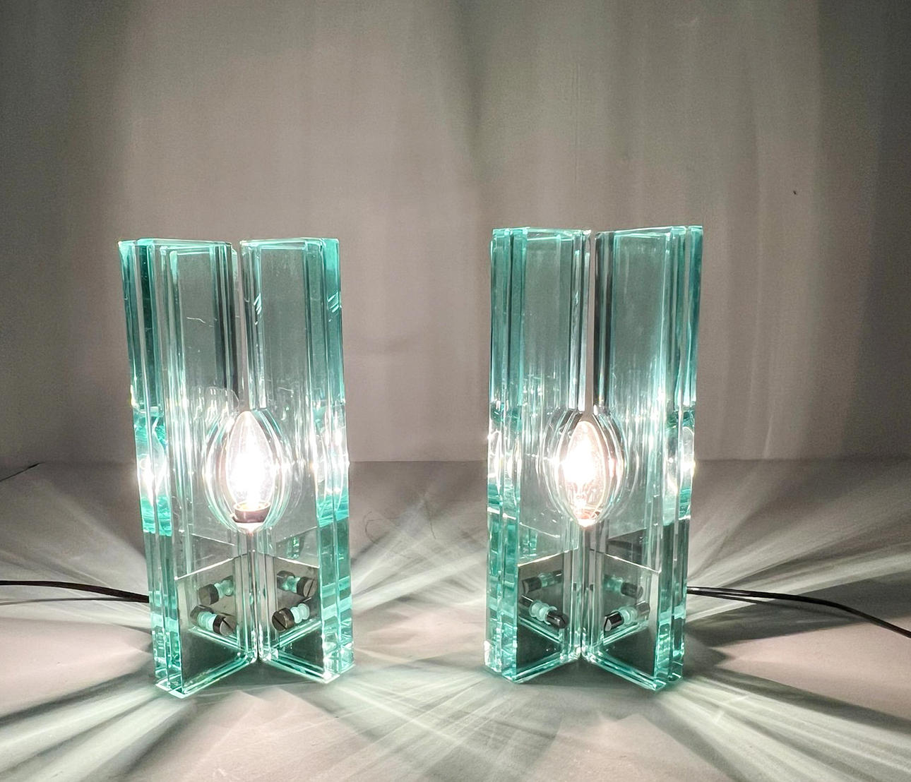 Giorgio Reggiori. Pair of table lamps/glass objects by Giorgio Reggiori for Gallotti & Radice, 1960s, Italy.