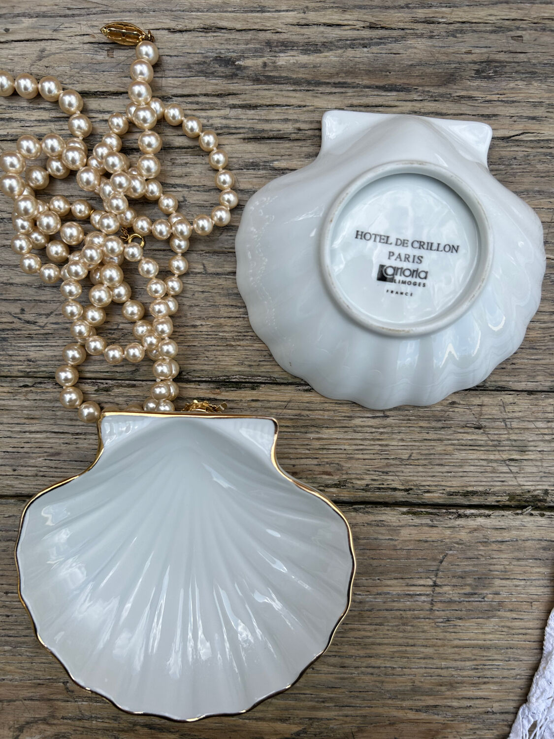 Lot 2 porcelain shells Hôtel de Crillon