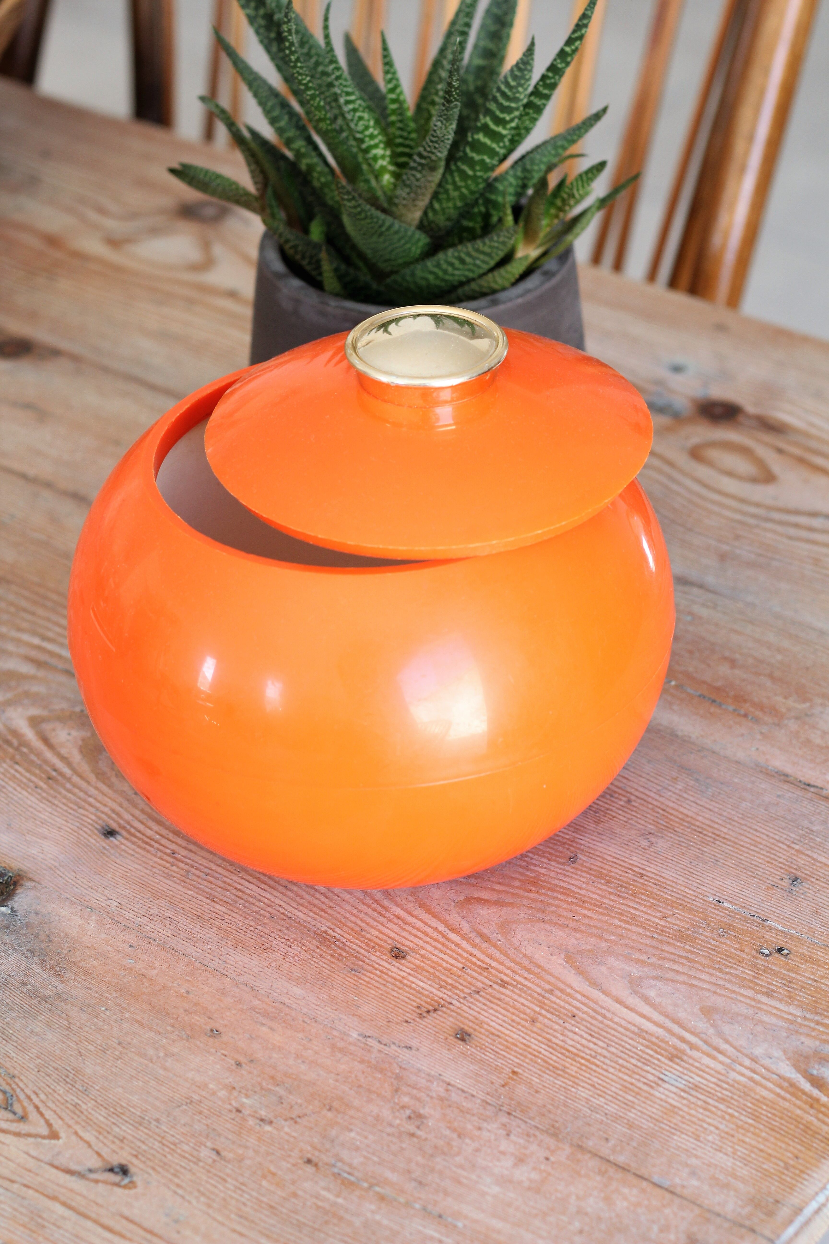 Gifco ball ice bucket