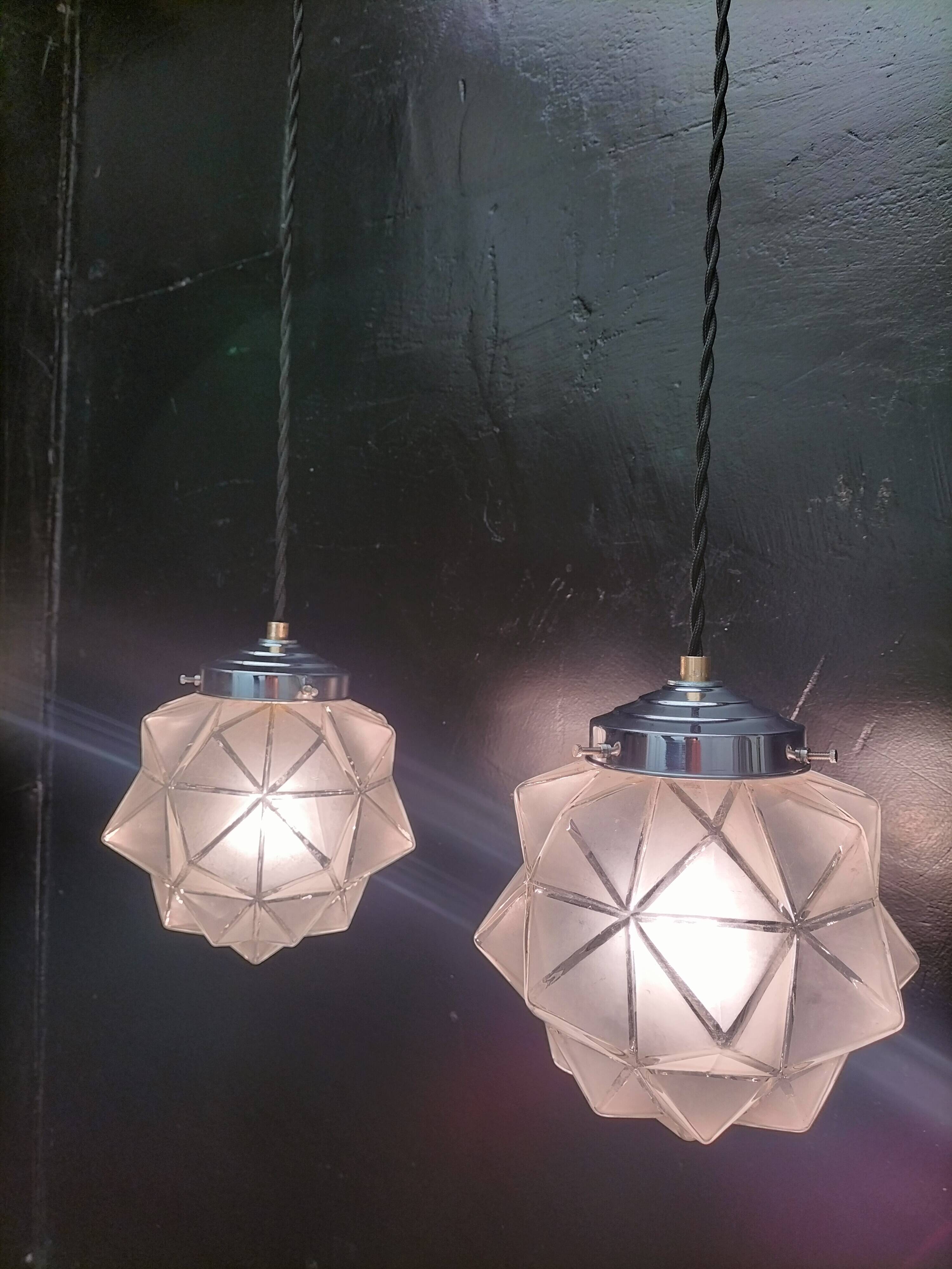 Paire de suspensions art déco en verre