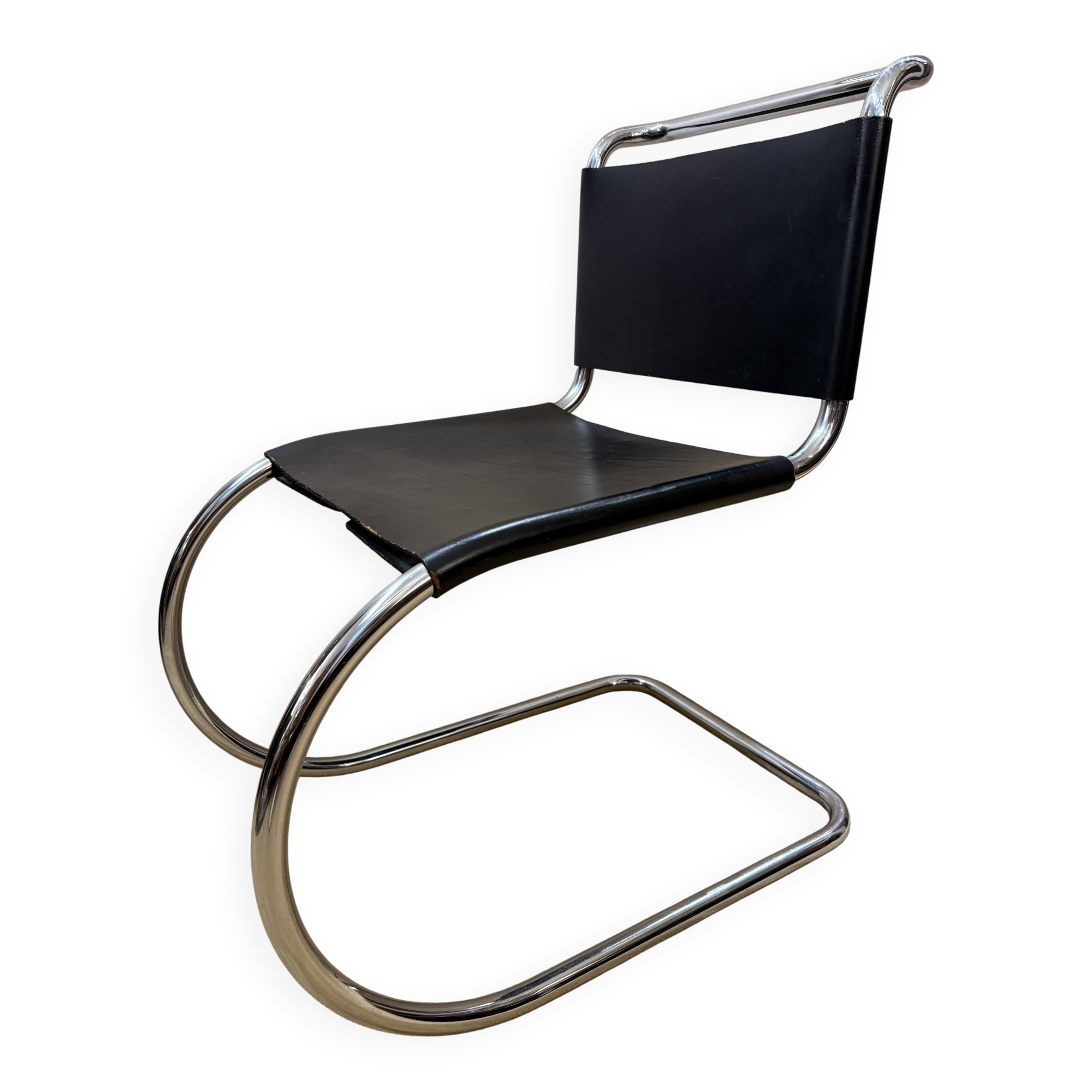 Chaise cantilever MR10, design Mies van der Rohe, cuir et chrome, années 1970