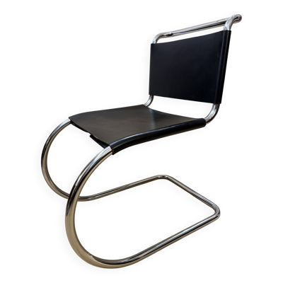 Chaise cantilever MR10, design Mies van der Rohe, cuir et chrome, années 1970