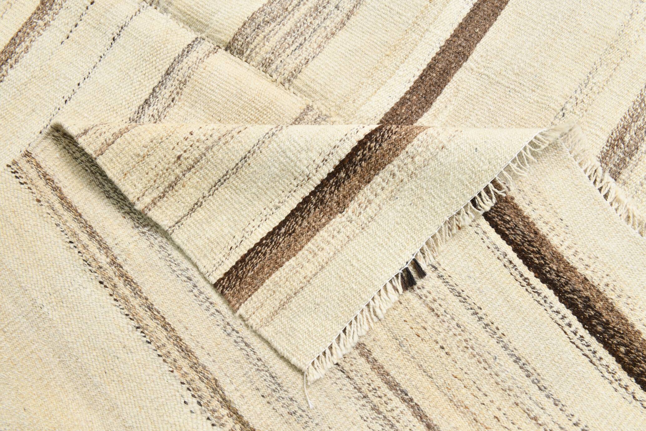 Tapis Kilim rayé crème et marron, 161 x 211 cm