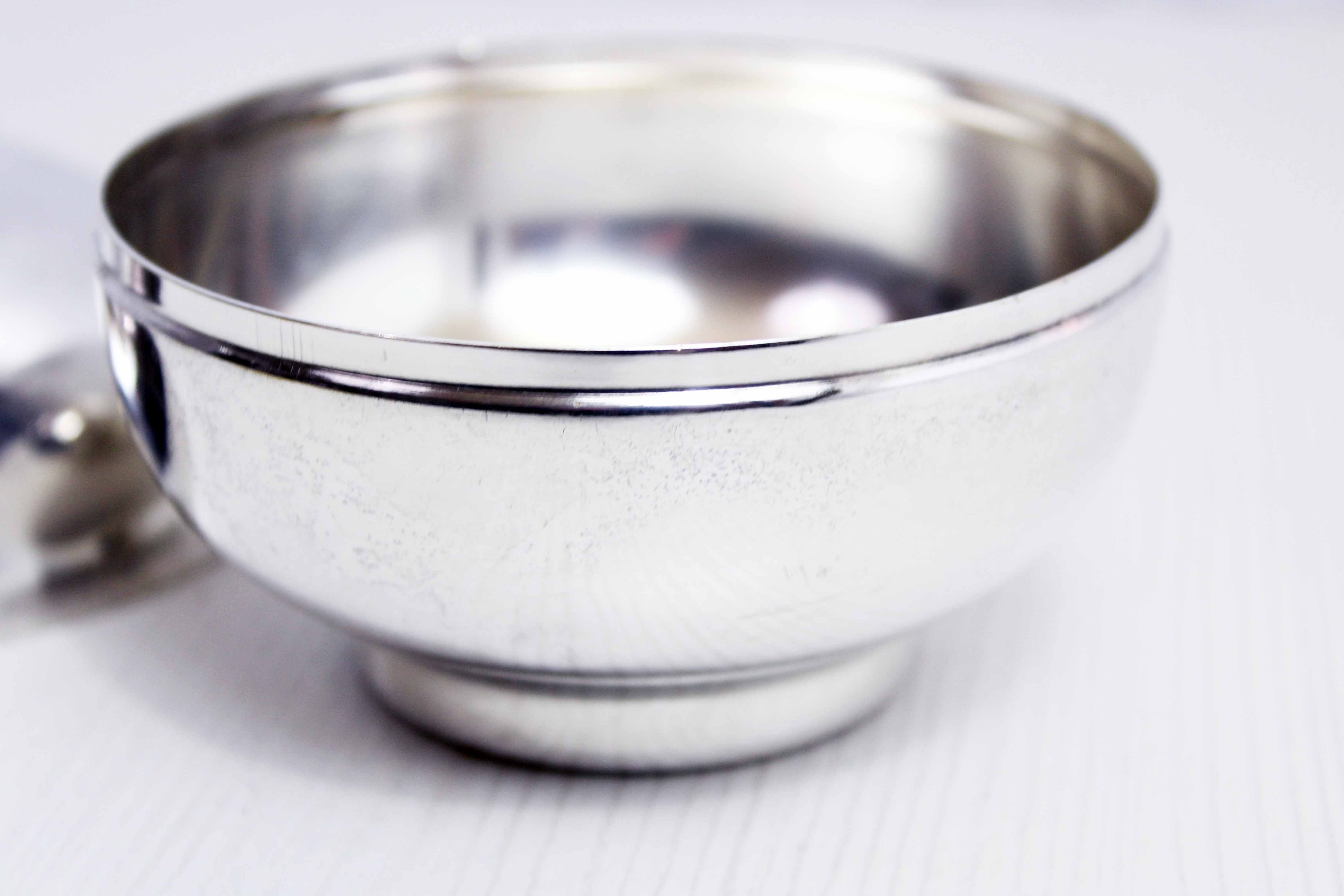 Box "Apple" in silver metal