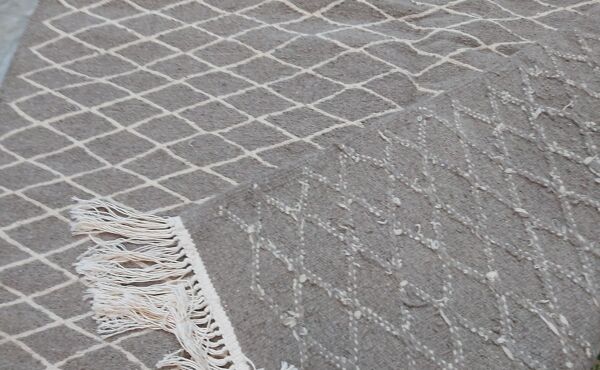 Tapis berbère gris et blanc traditionnel 200x150cm