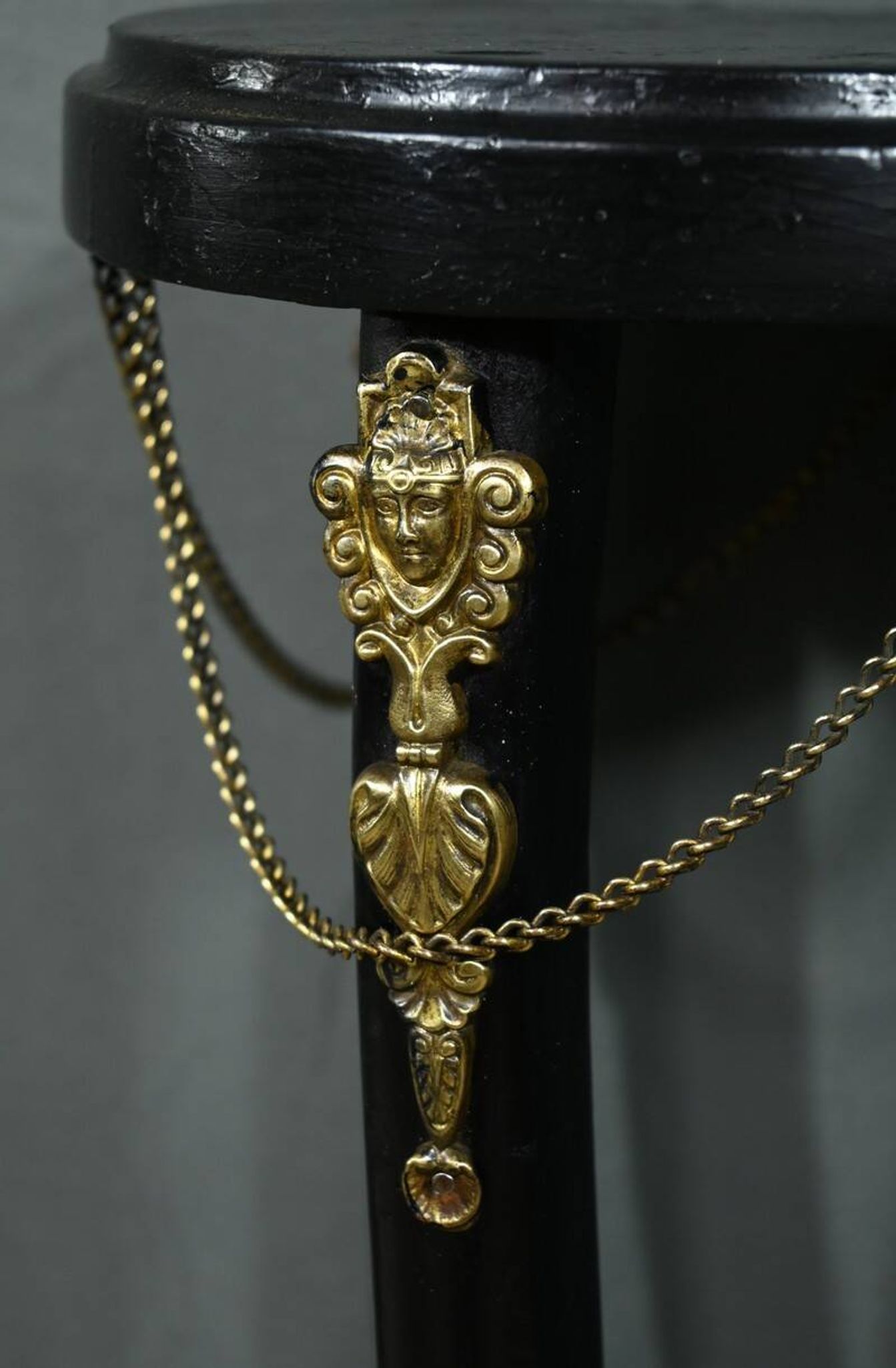 Sellette en Bois Noirci, style Napoléon III – 1920