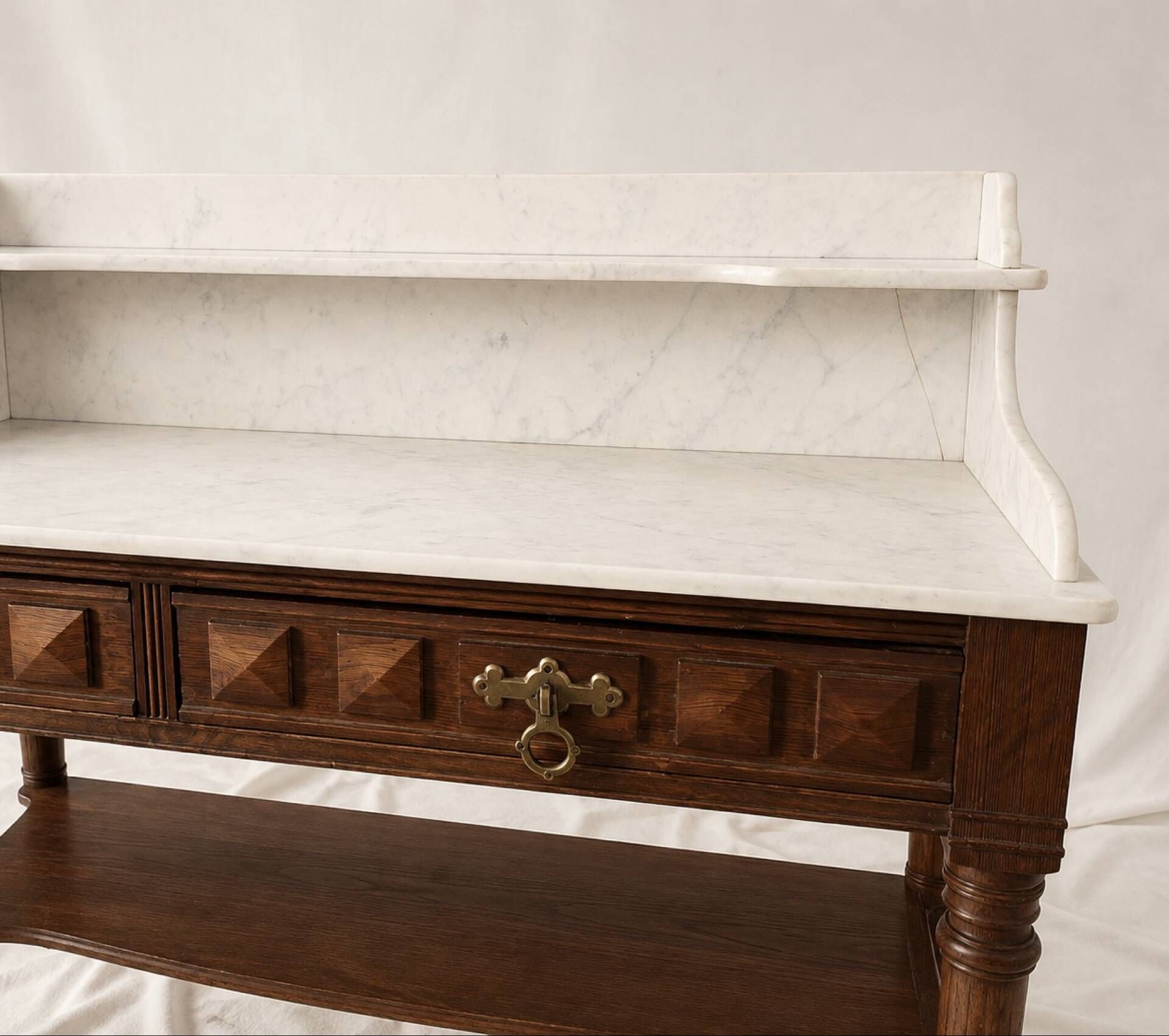 Coiffeuse ancienne style Louis XVI en bois et marbre blanc veiné