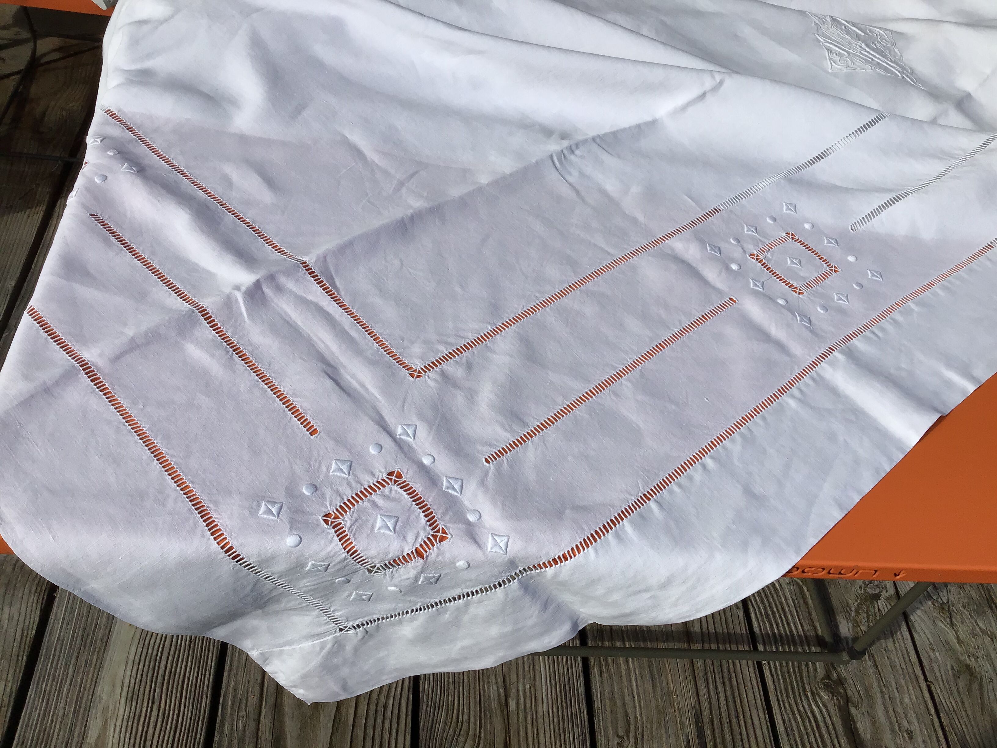 Drap 2-seater MG linen at the end of the triple-scale - open squares