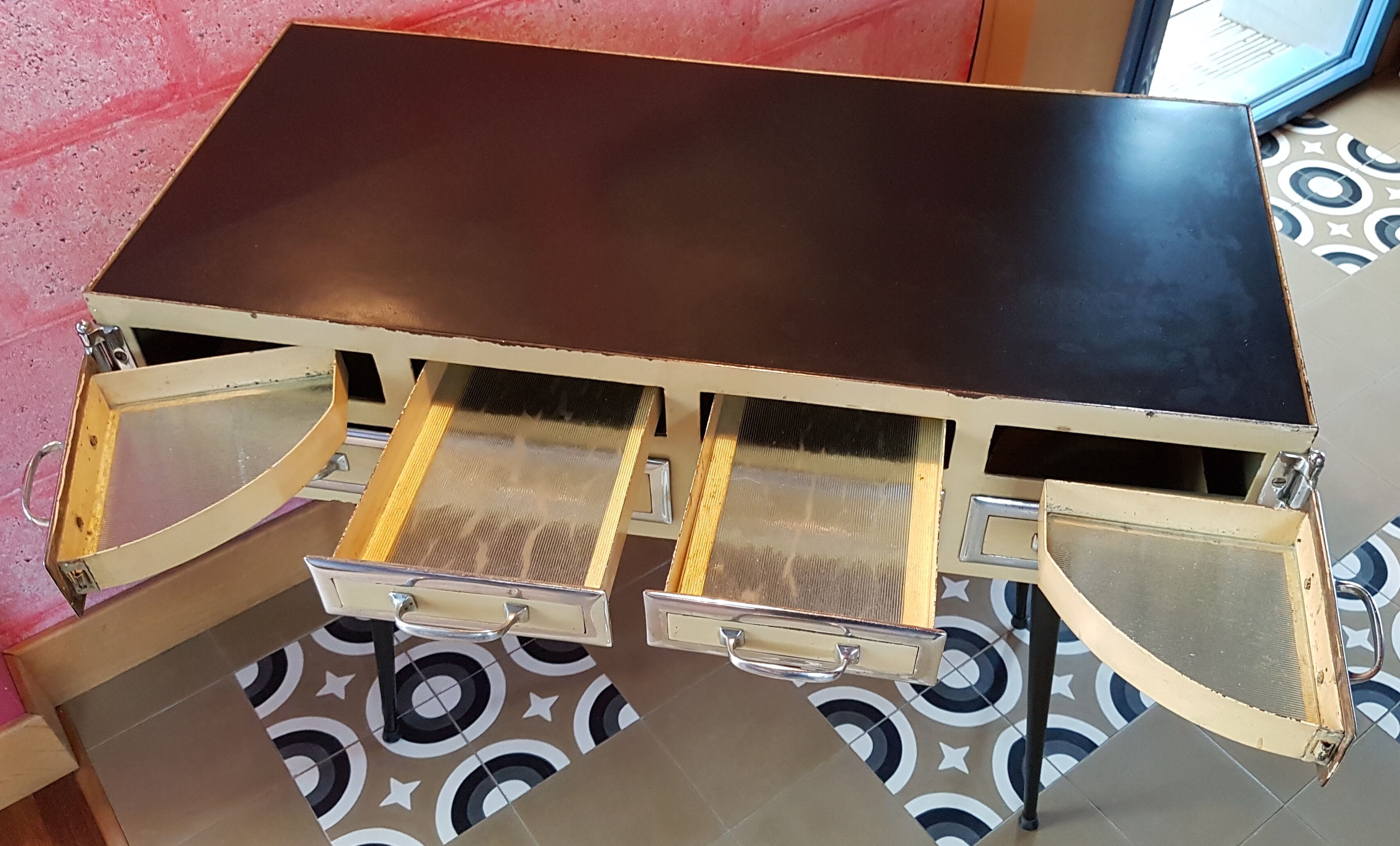 Dentist serving 1950