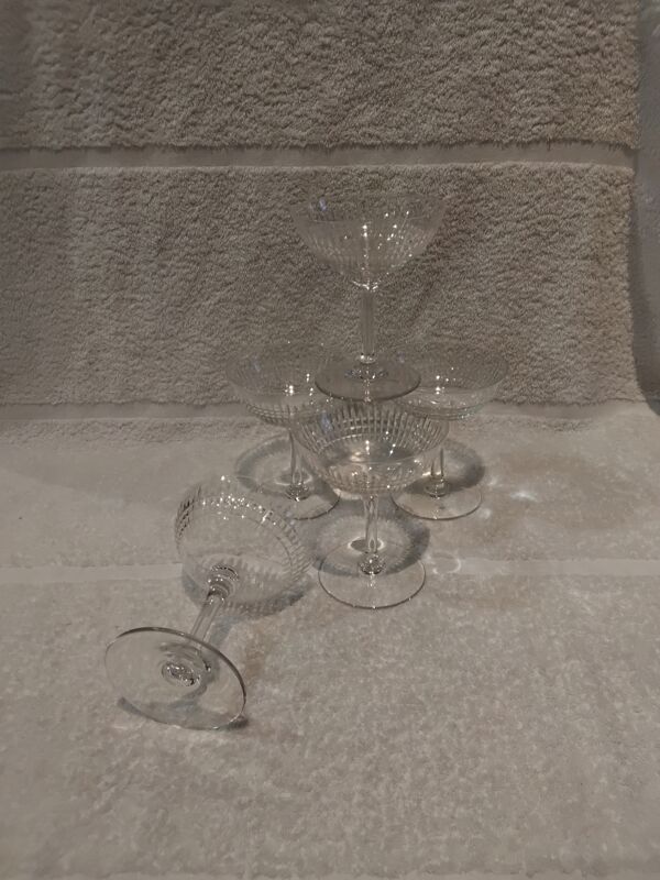 5 coupes à champagne en cristal Baccarat modèle Nancy