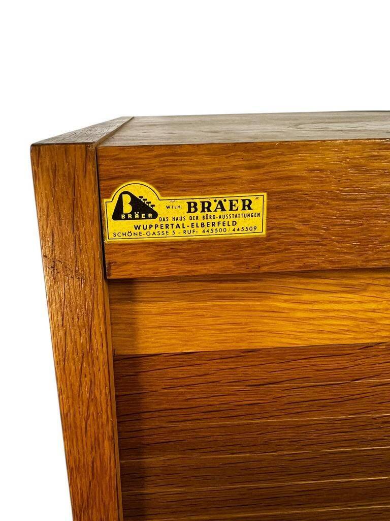 Armoire étroite vintage en bois avec volet roulant 'Soennecken'