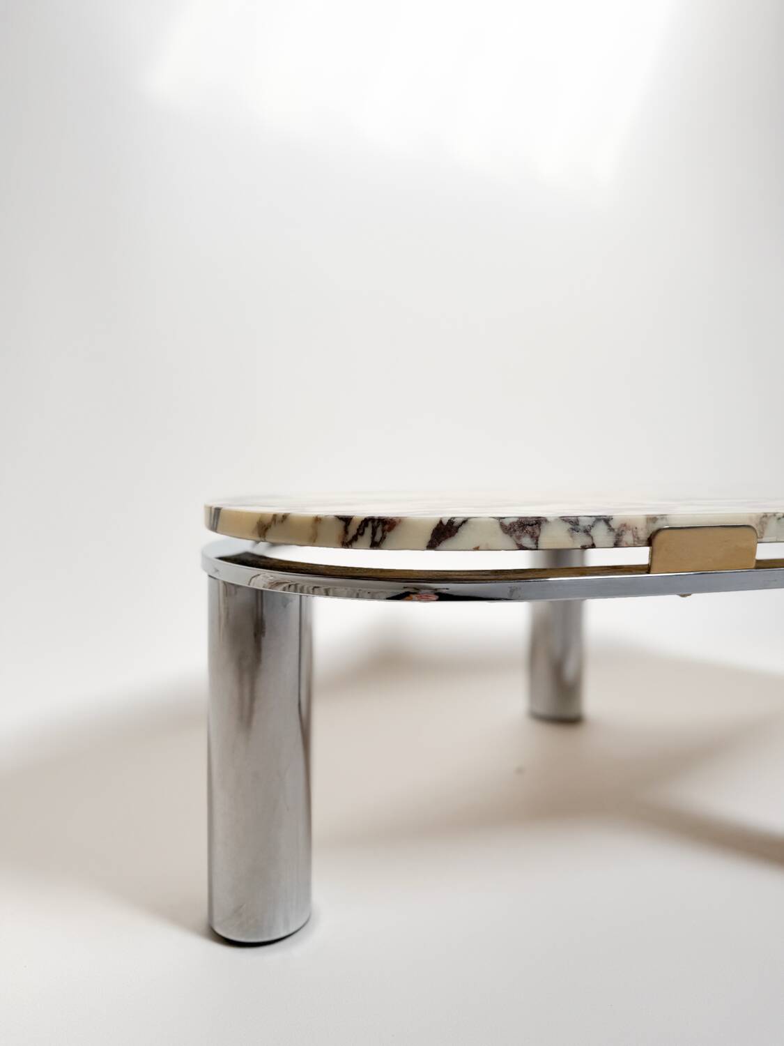 Table basse vintage chrome et marbre