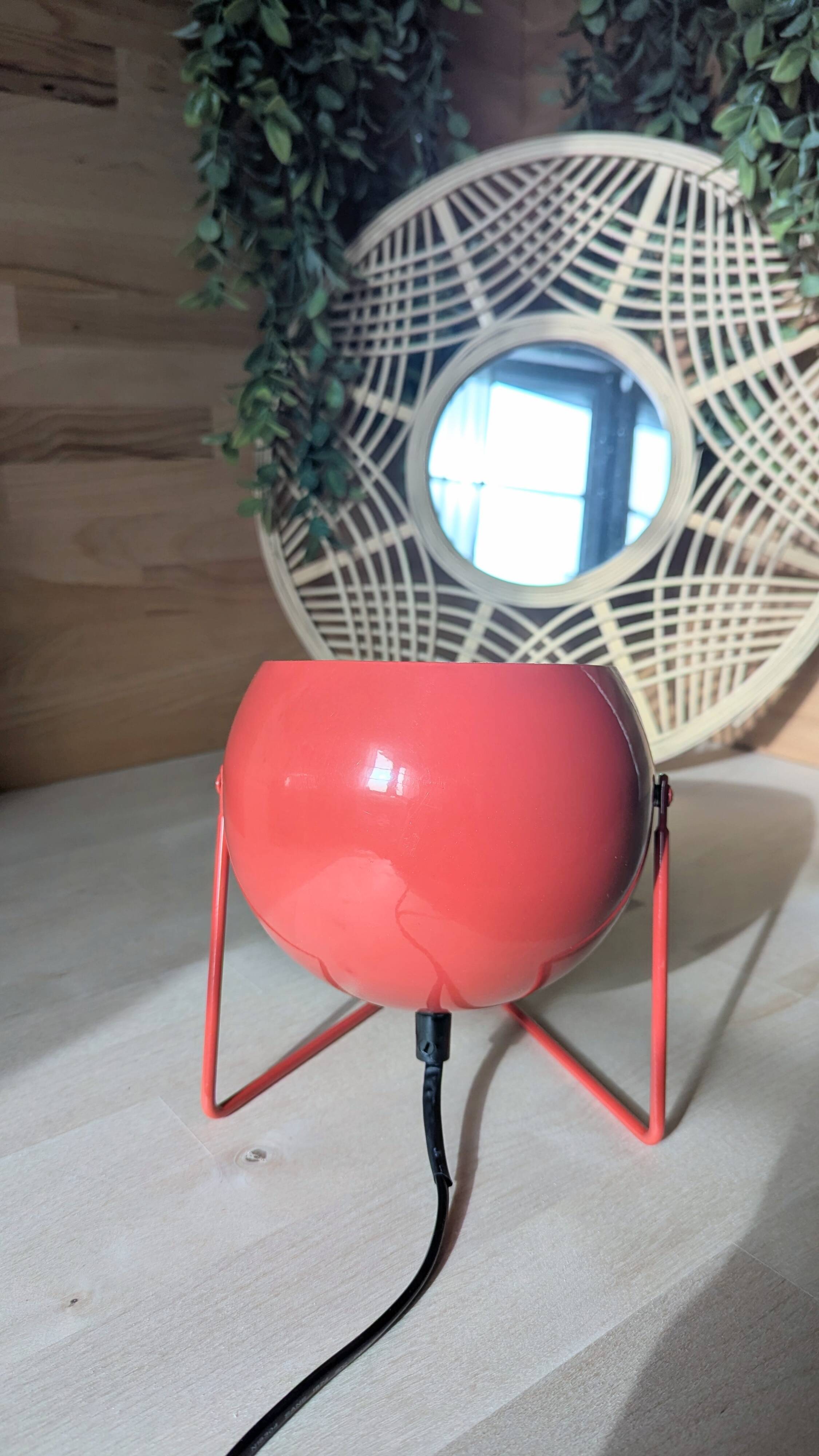 Red Eyeball lamp for placing or hanging