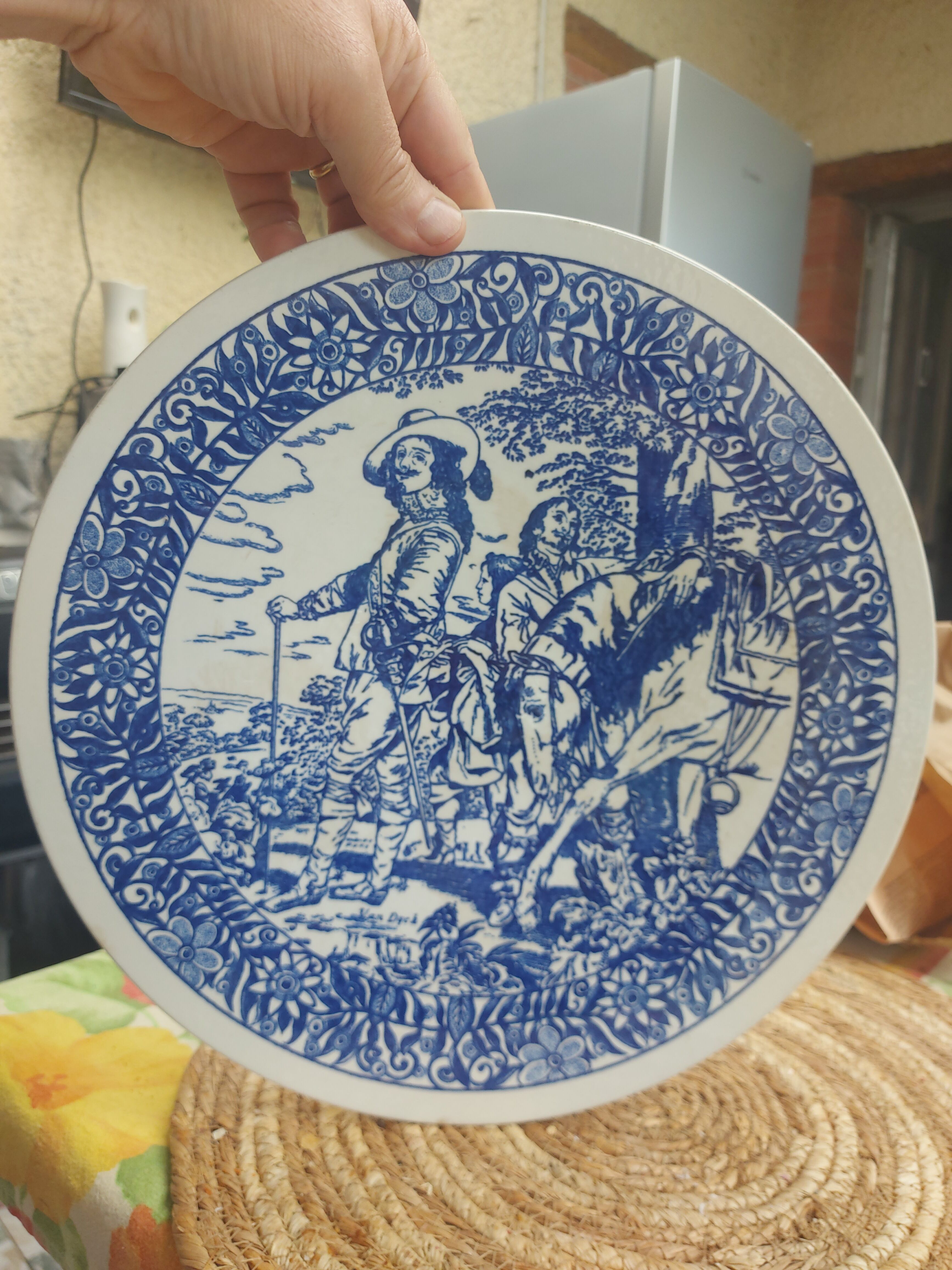 Large earthenware dish from Boch with blue Delft decoration "The King on the Hunt"