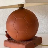 Lampe ballon de football et coq en terre cuite des années 80