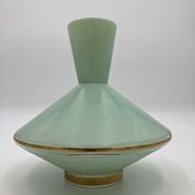 Green and gold saucer suspension