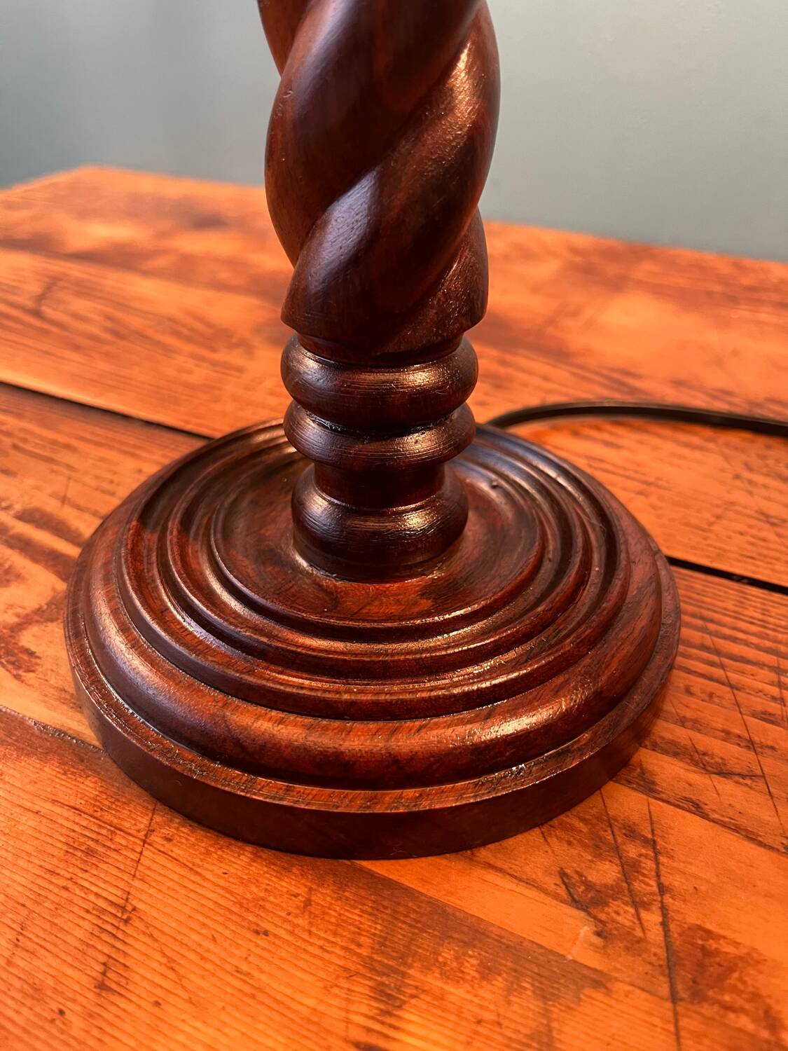 Pair of table lamps in turned wood, manual work