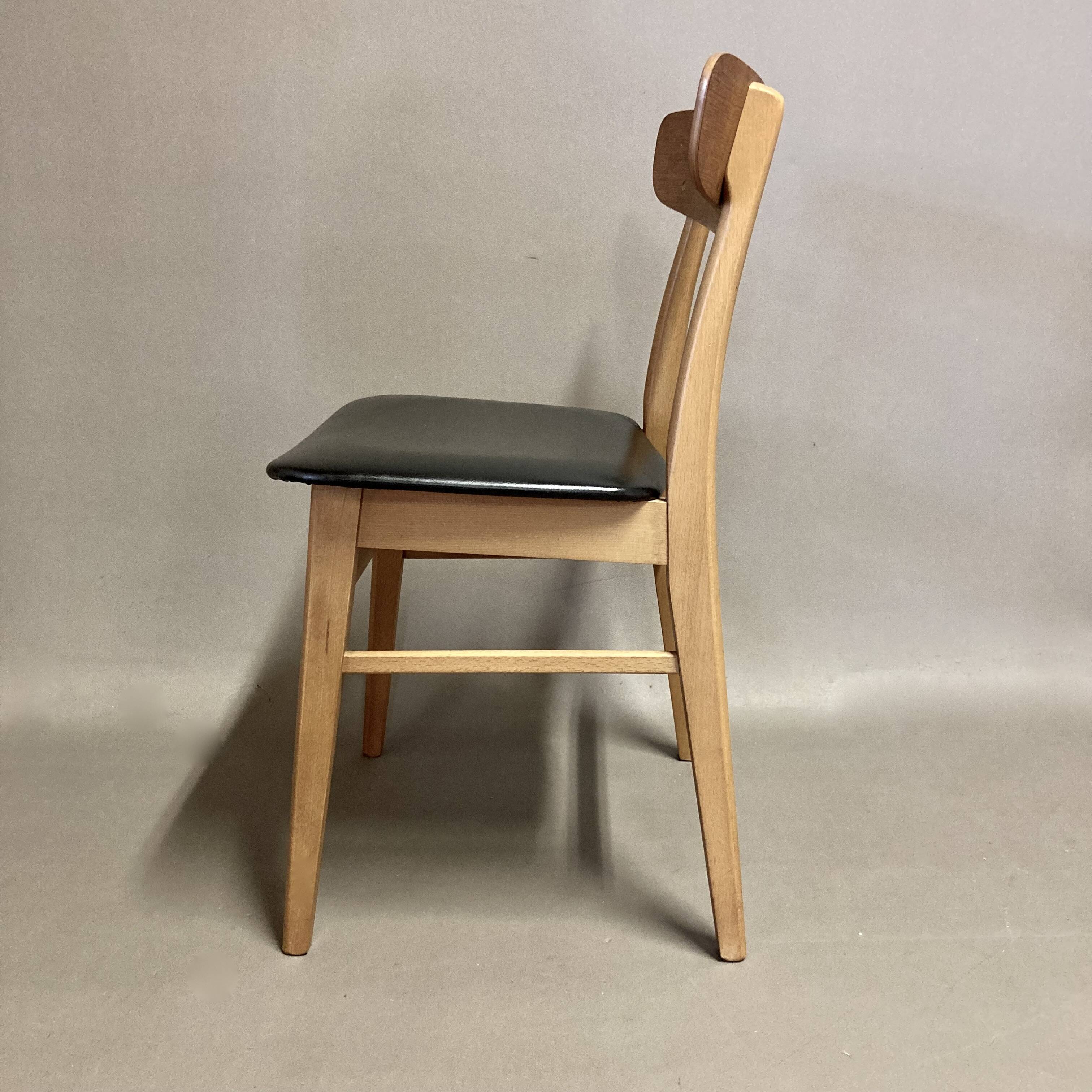 Ensemble de 4 chaises "design scandinave" 1950.