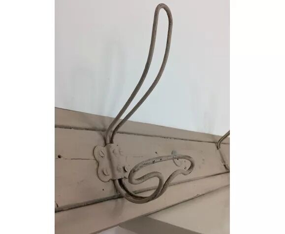 Wall coat rack 3 hooks classic pink