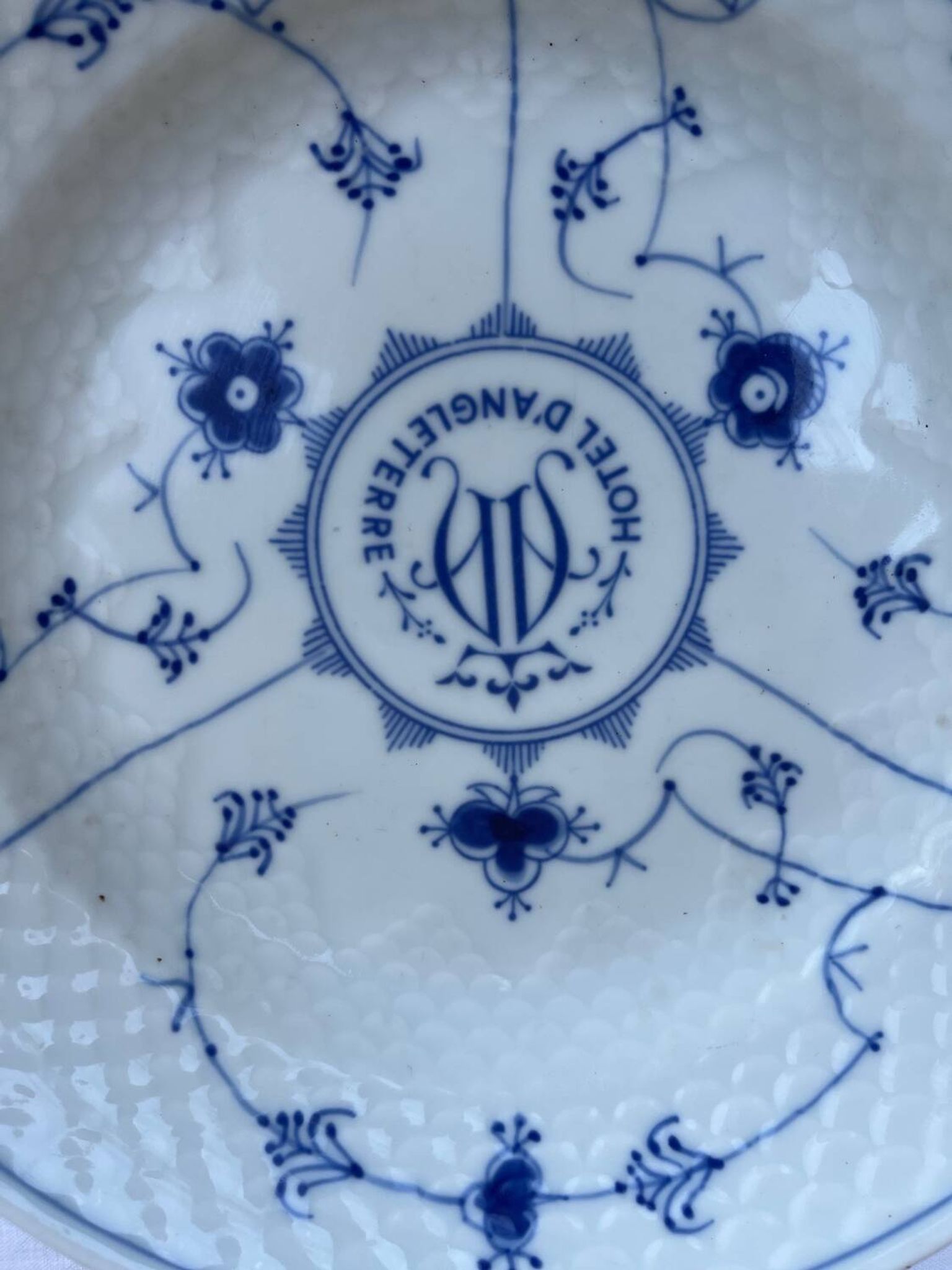 Hotel plates