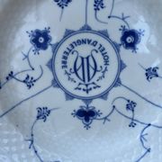 Hotel plates