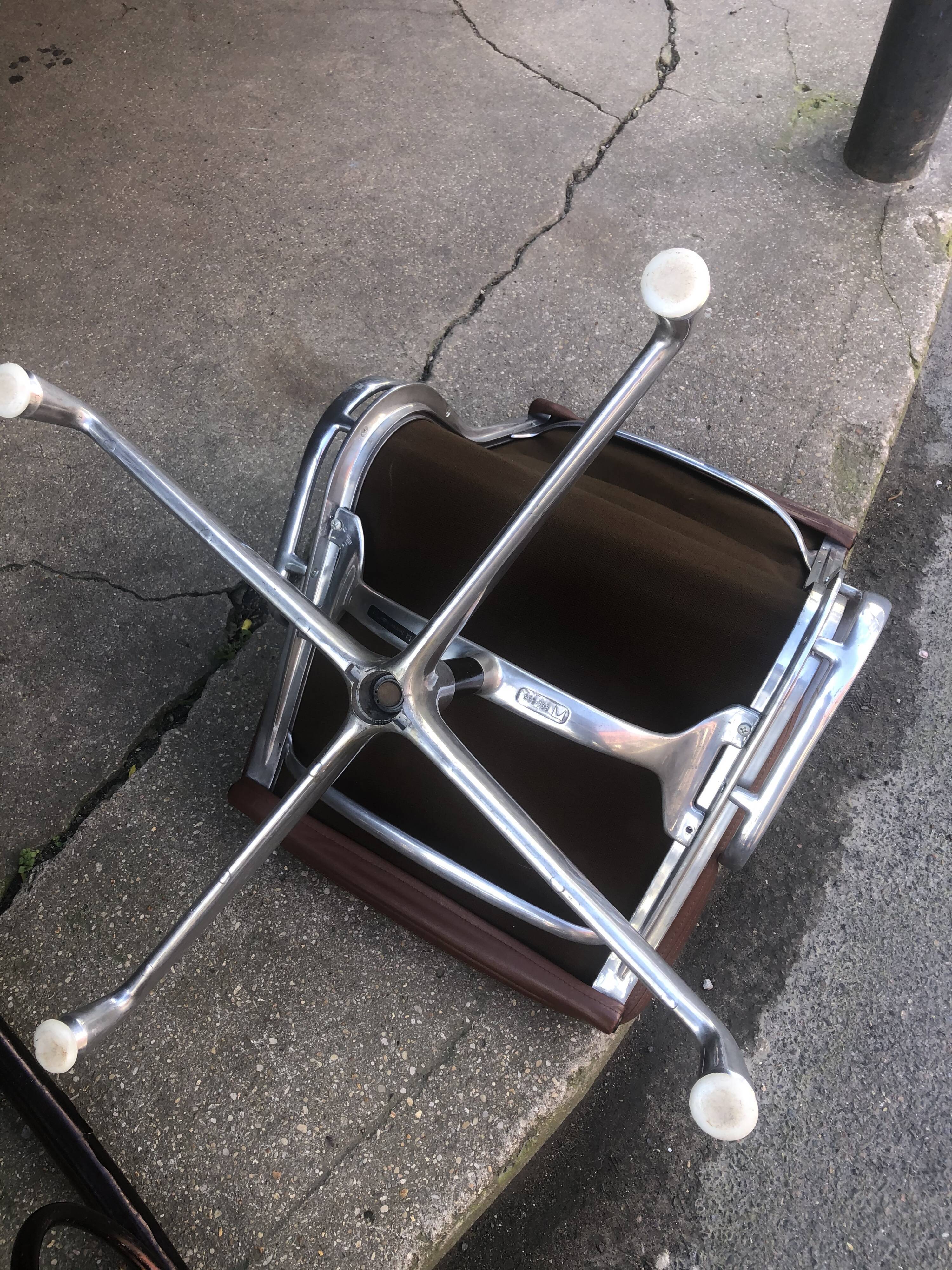 Herman Miller chair by Charles et Ray Eames