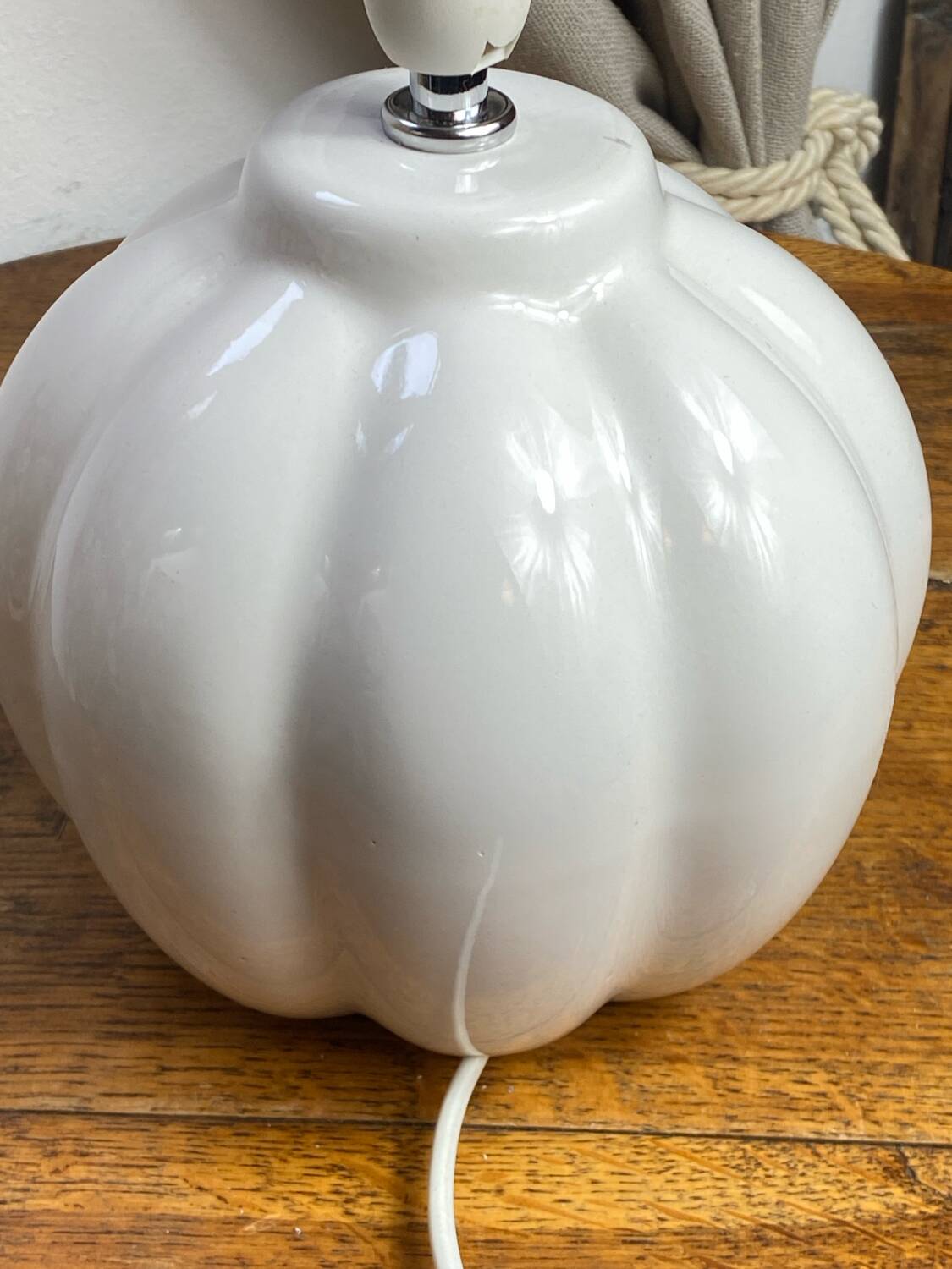 White ceramic lamp base