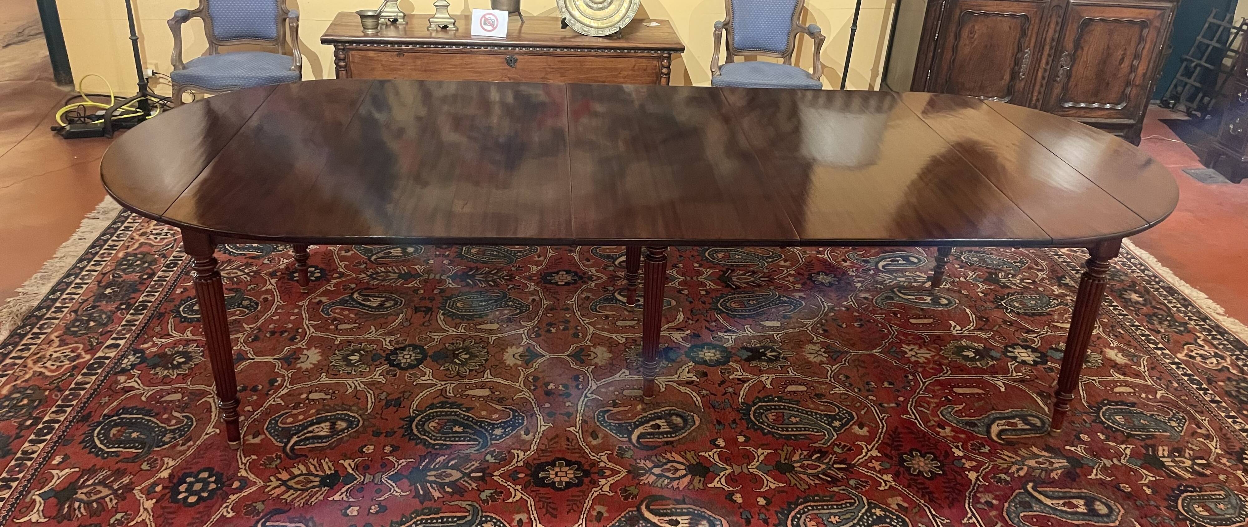 Early 19th Century Mahogany Dining Table