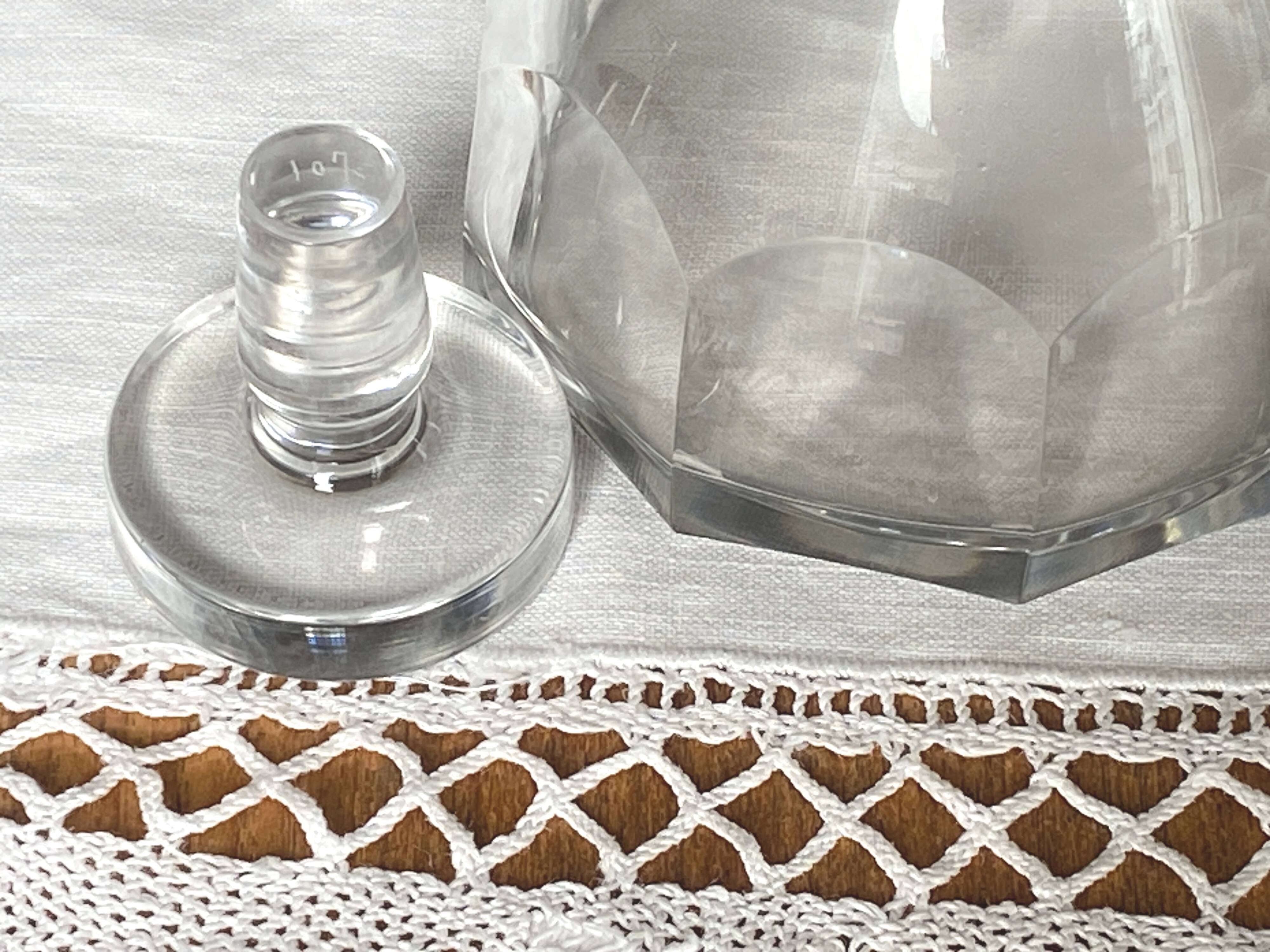 Cut glass liqueur carafe with flat sides, signed Baccarat.