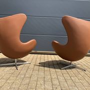 2x Fritz Hansen Egg Chair +1x Ottoman in Cognac leather NIEUW!!