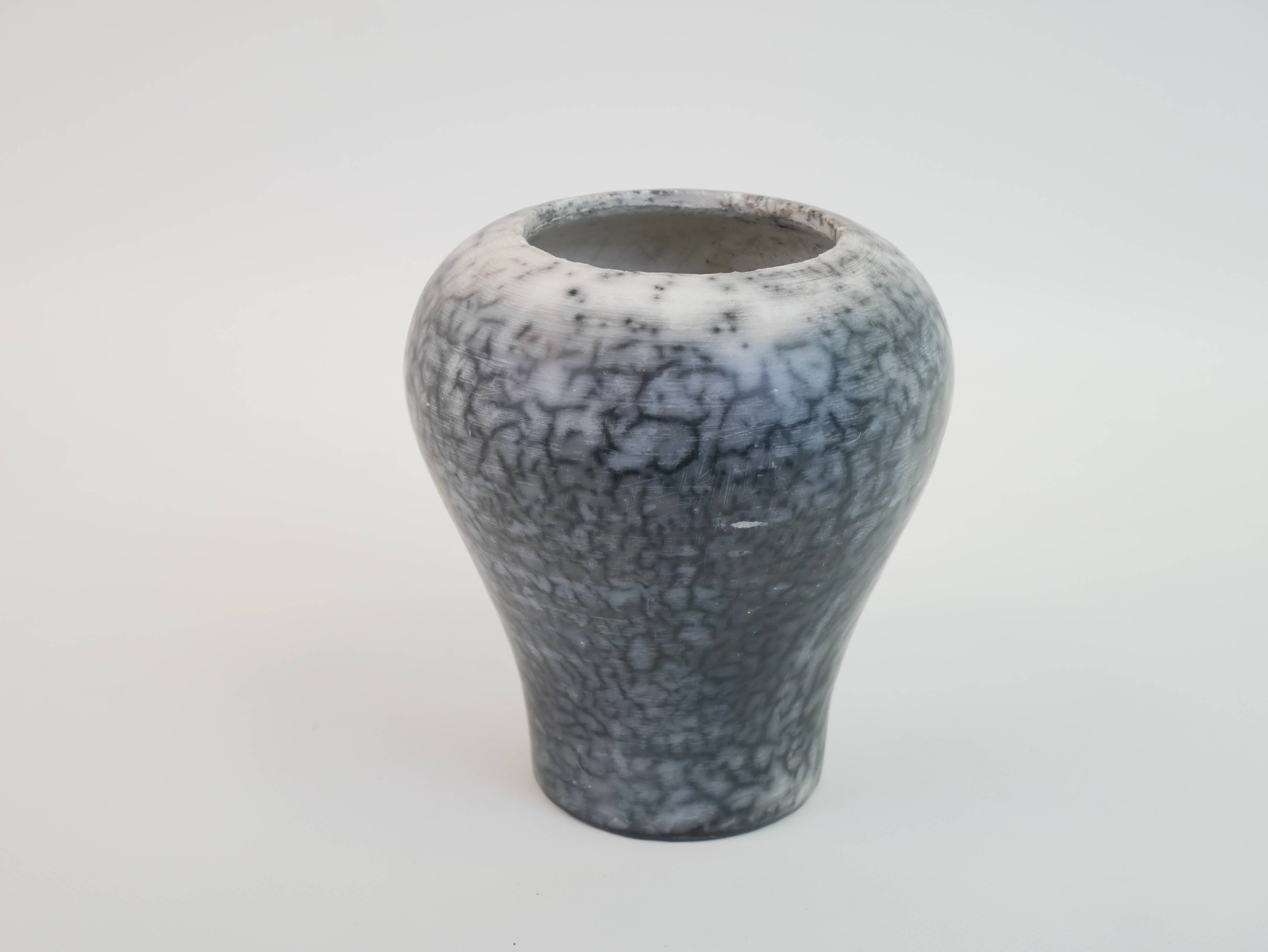 Vase en céramique gris et blanc