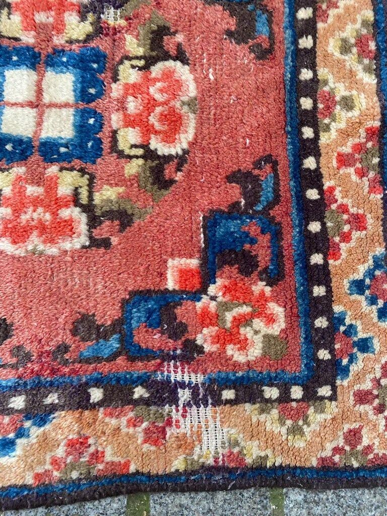 Chinese carpet antique square eliminated 66x61 cm