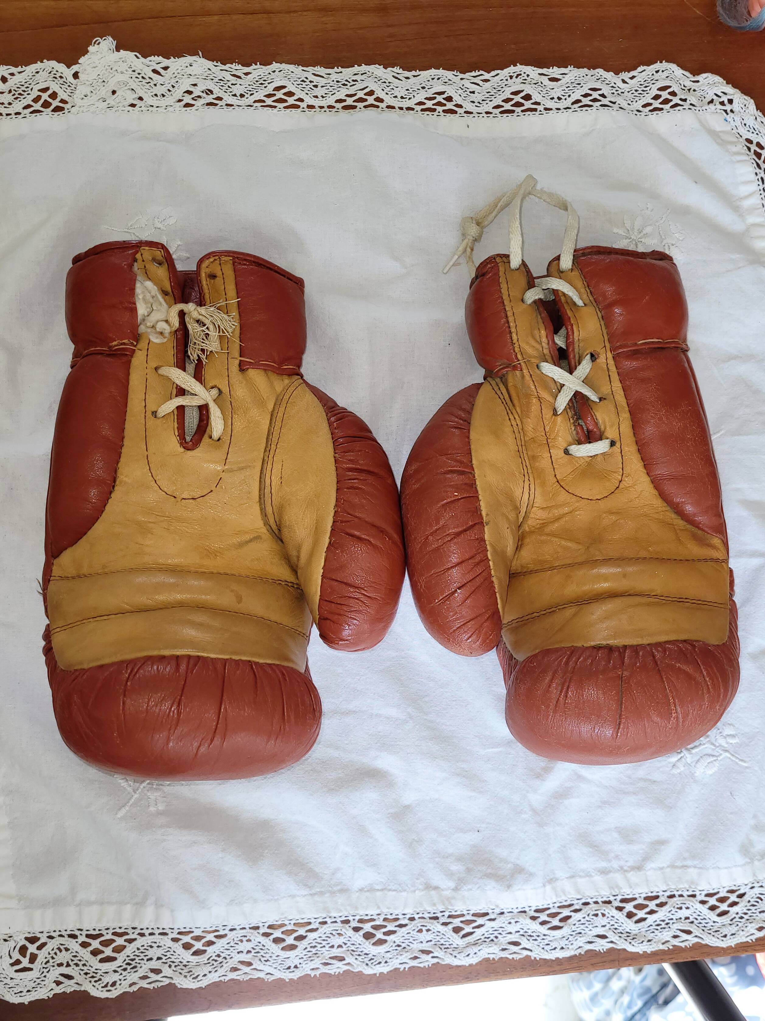 gants de boxe cuir - vintage