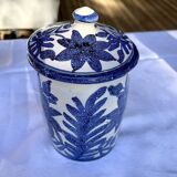 Trois petits pots bleus