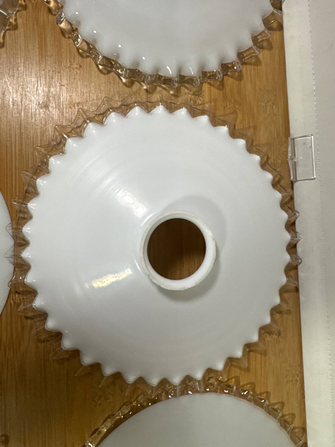 White opaline suspension