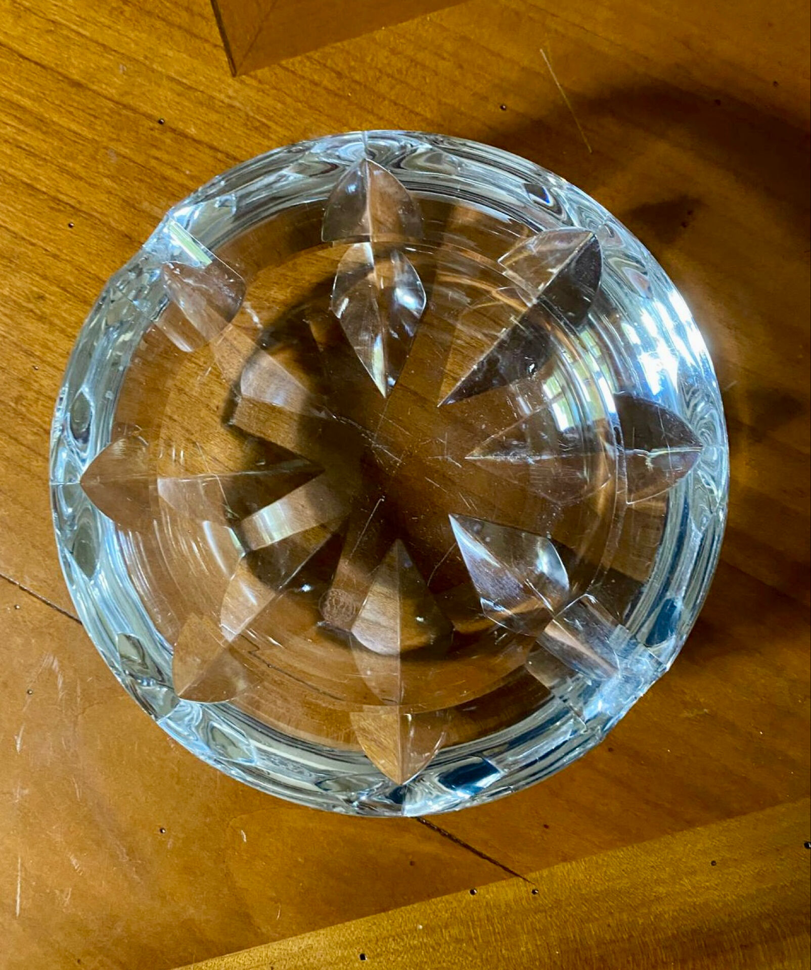 Baccarat crystal ashtray – Star-decorated model – 14 cm
