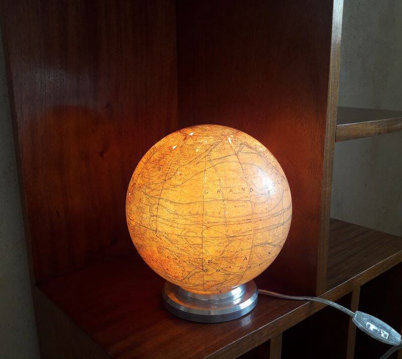 Globe terrestre lumineux J.Forest milieu XX°