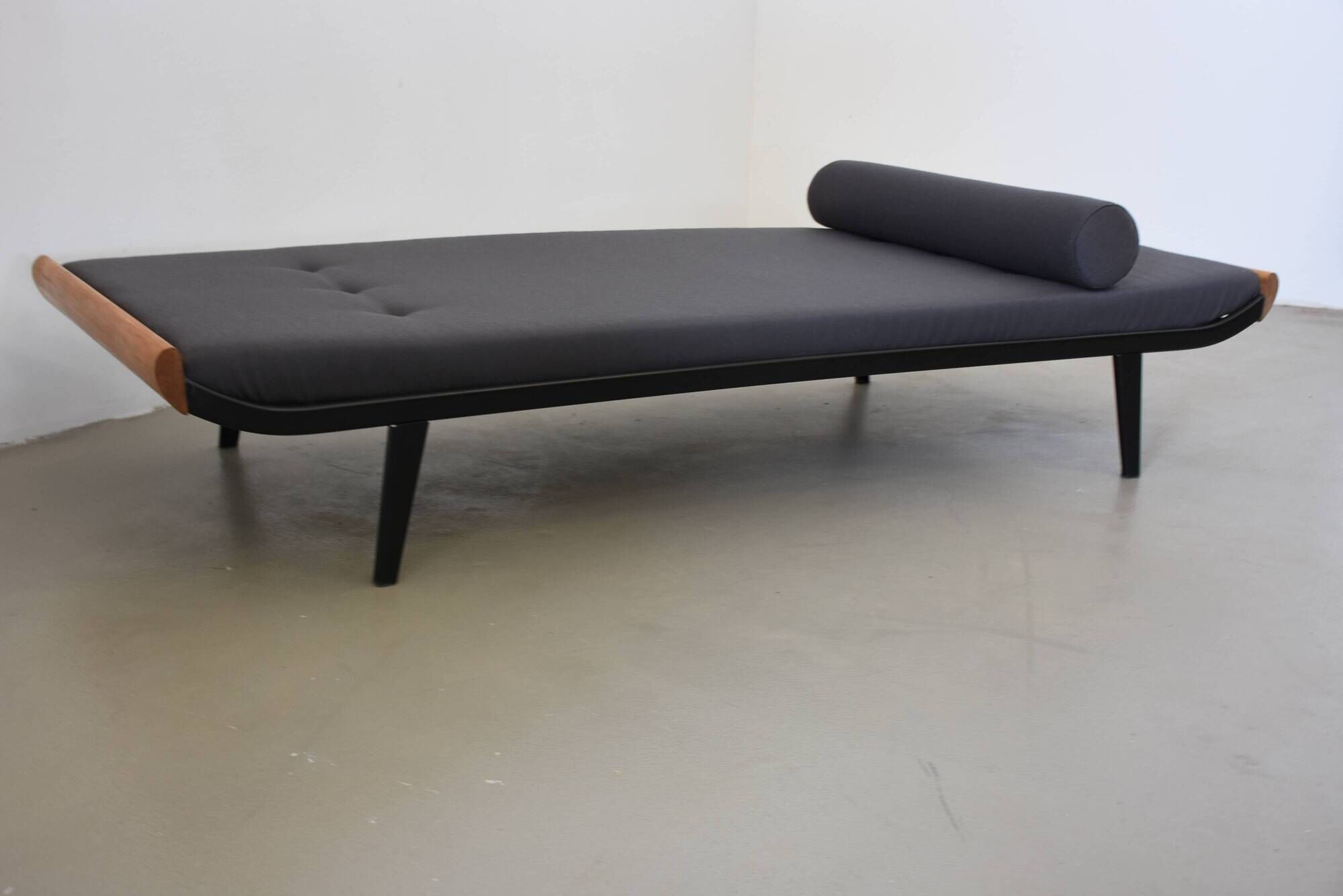 Reupholstered Mid Century Daybed Cleopatra 60s