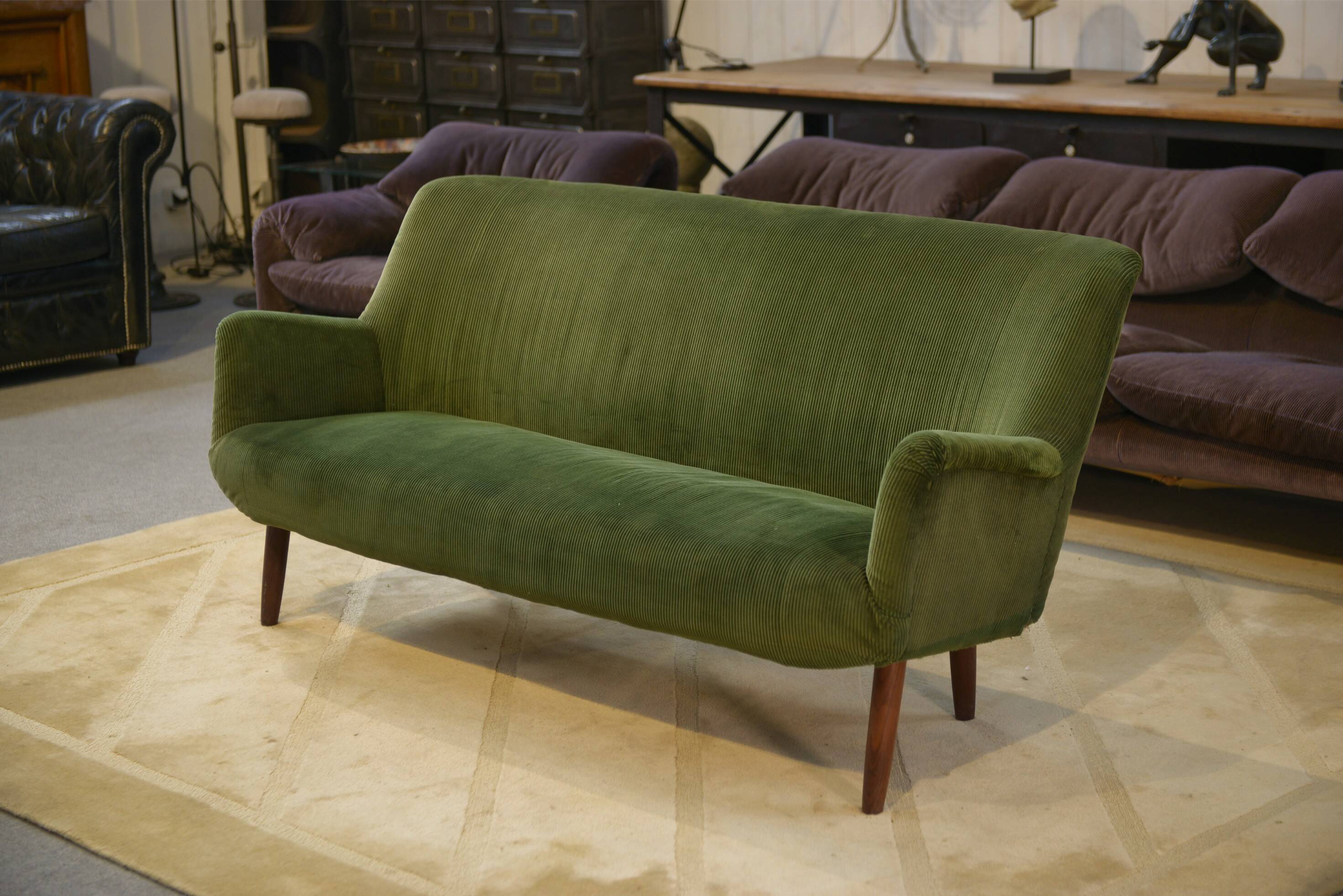 Green velvet canapé 1960s
