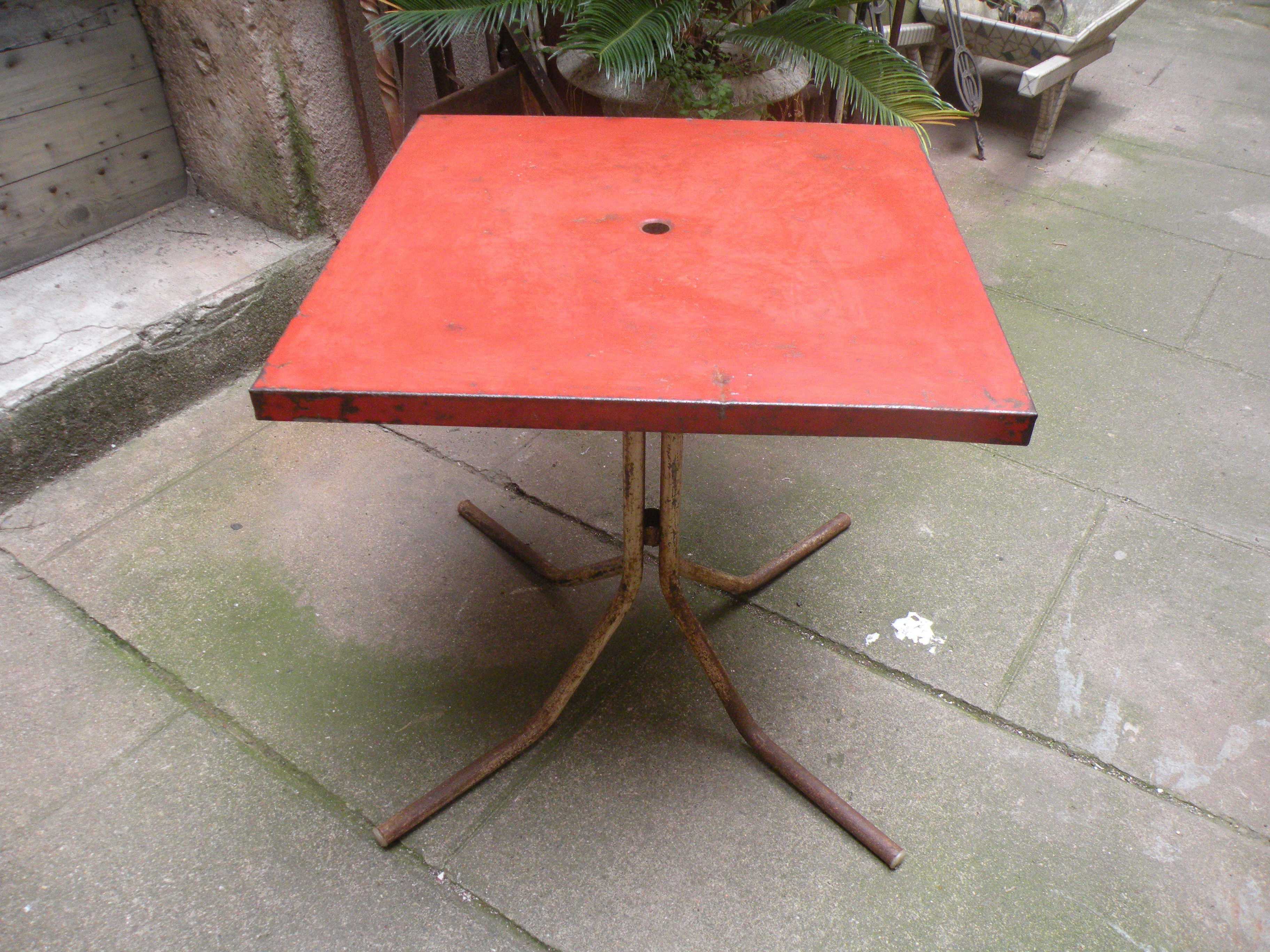 Table de bistrot, restaurant carré en métal année 1950,1960