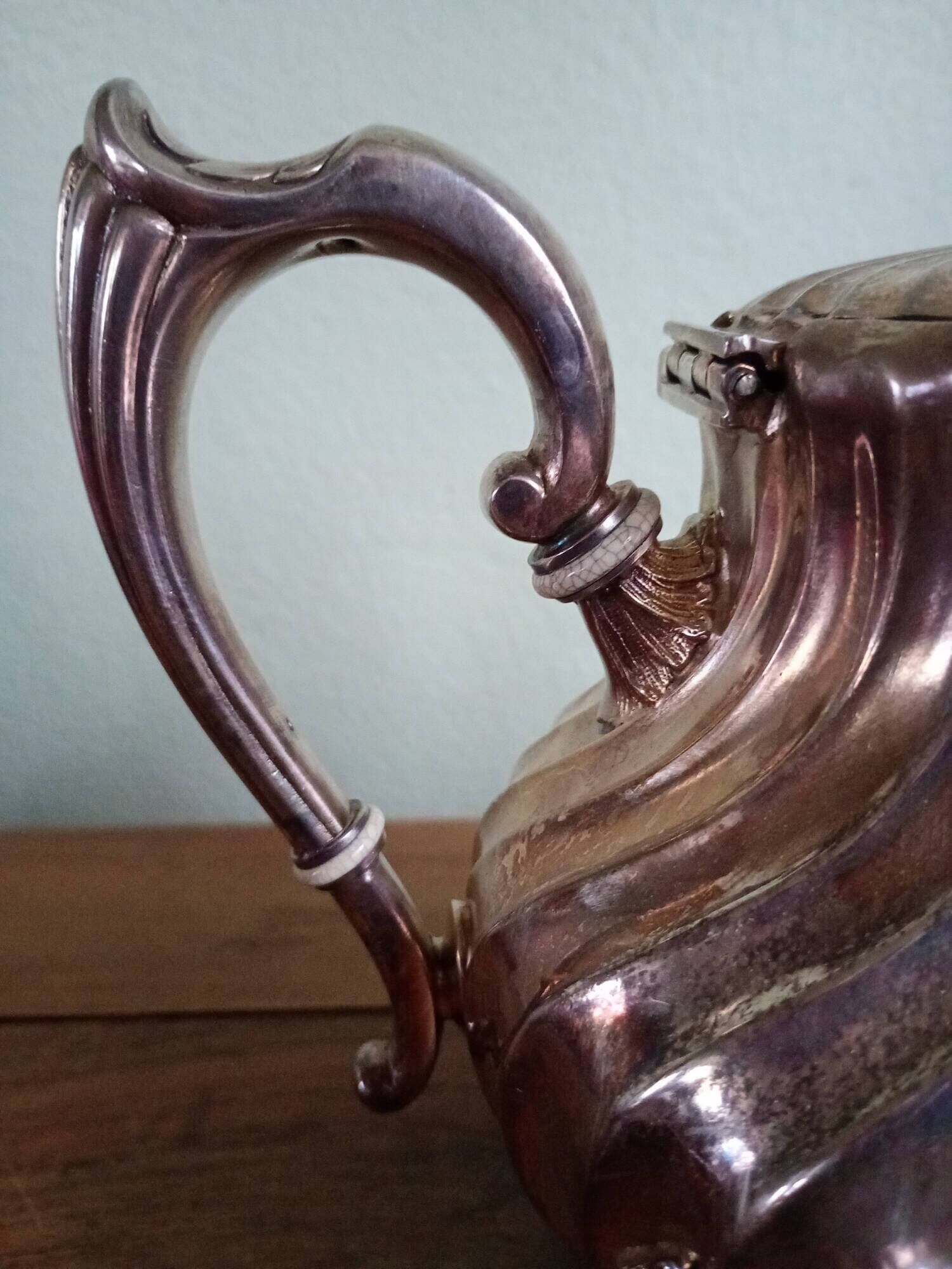 Victor Saglier - Tea & coffee service - Art Nouveau - corrugated silver metal