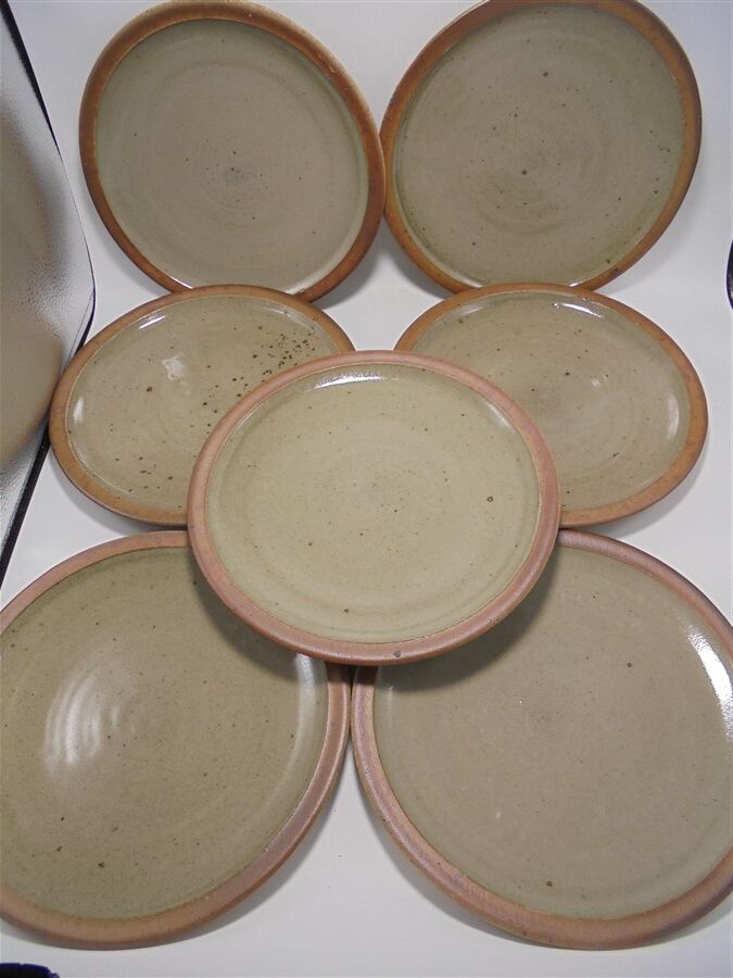 Série de 7 assiettes en grès