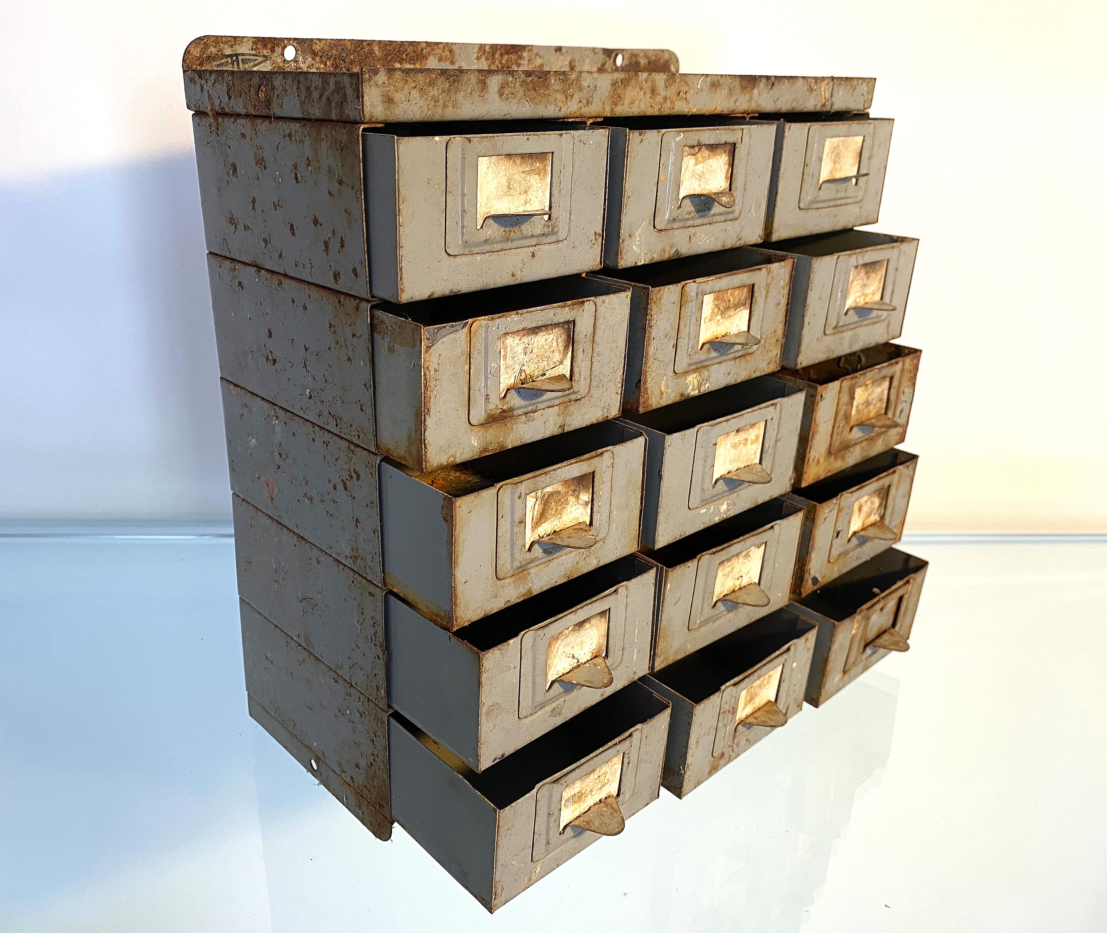 Small industrial workshop furniture