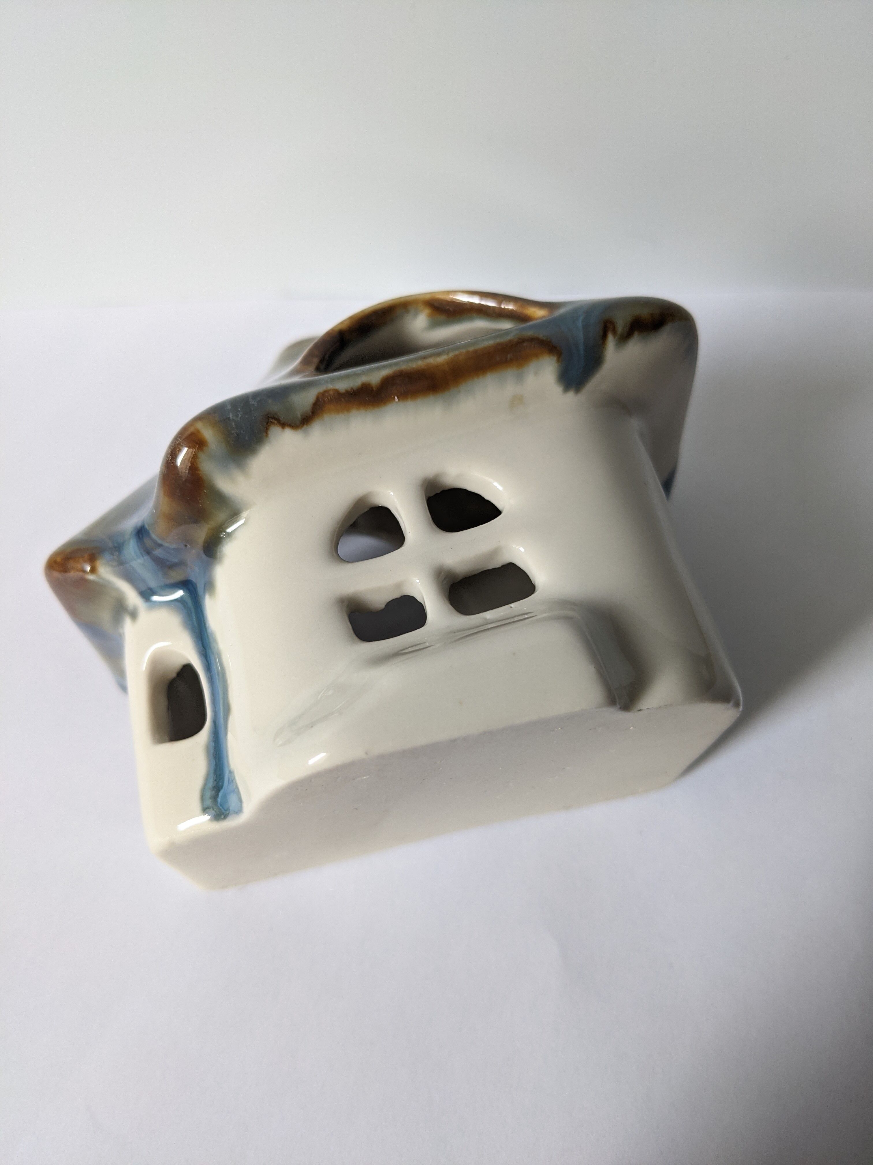 Blue and brown house-shaped photophore of Sandstone Cloud - H: 10cm