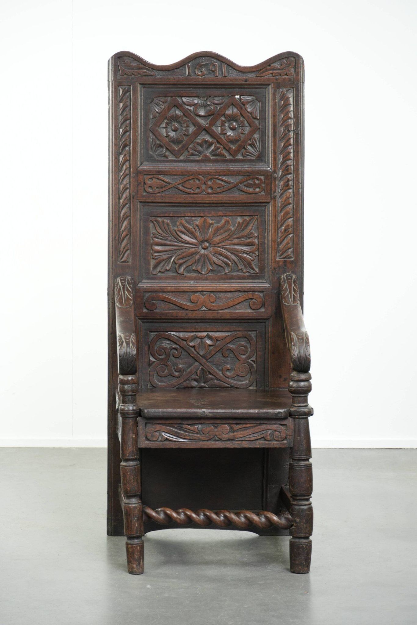 Unique 18th-century English oak wainscot chair with amazing woodcarving