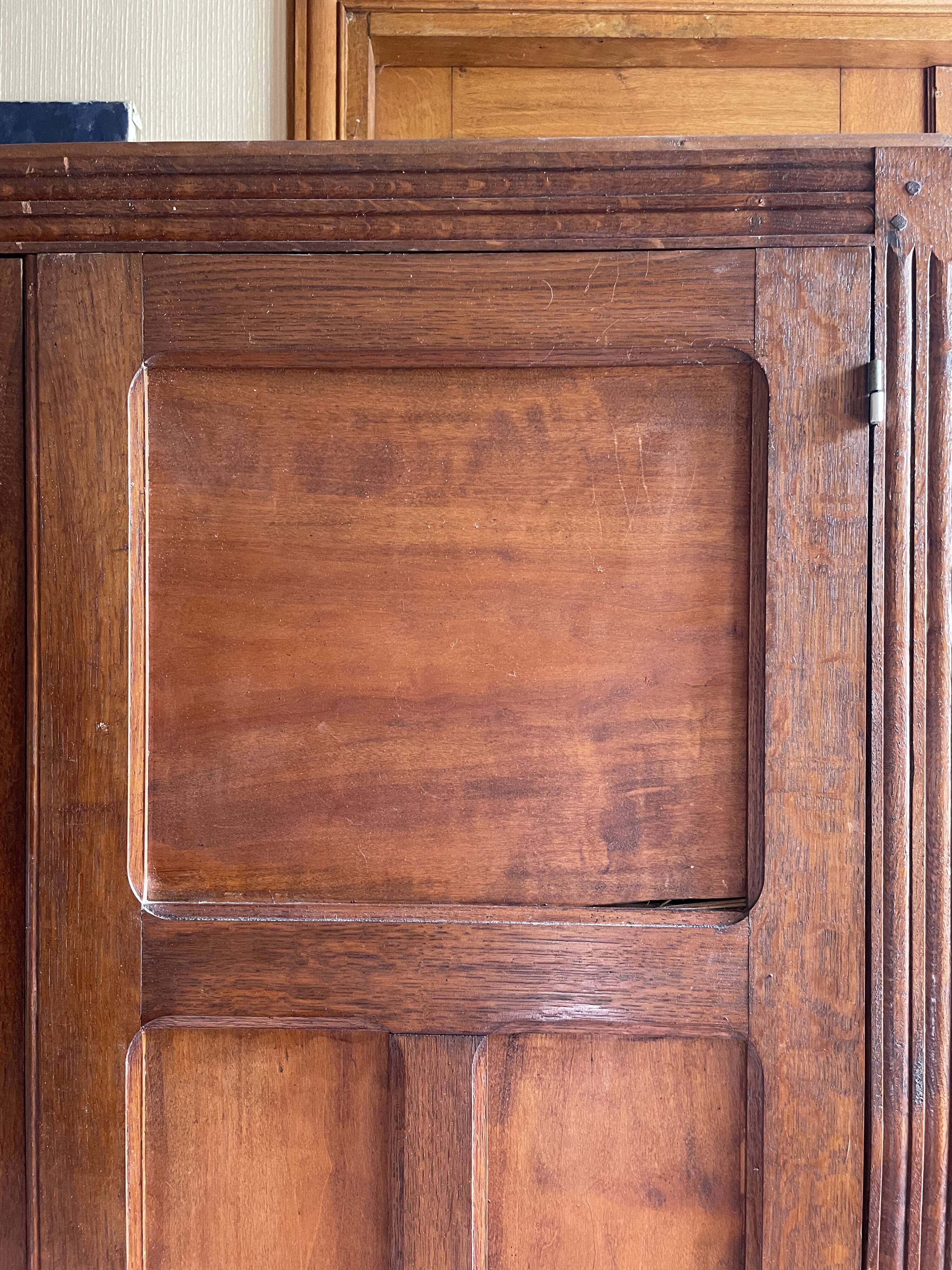 Armoire parisienne