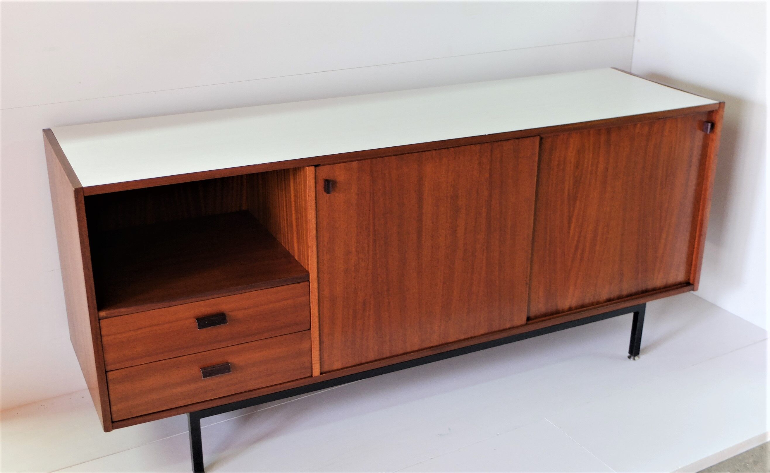 Buffet Bas 1960 in mahogany, Provenance Cité Universitaire Jean Zay