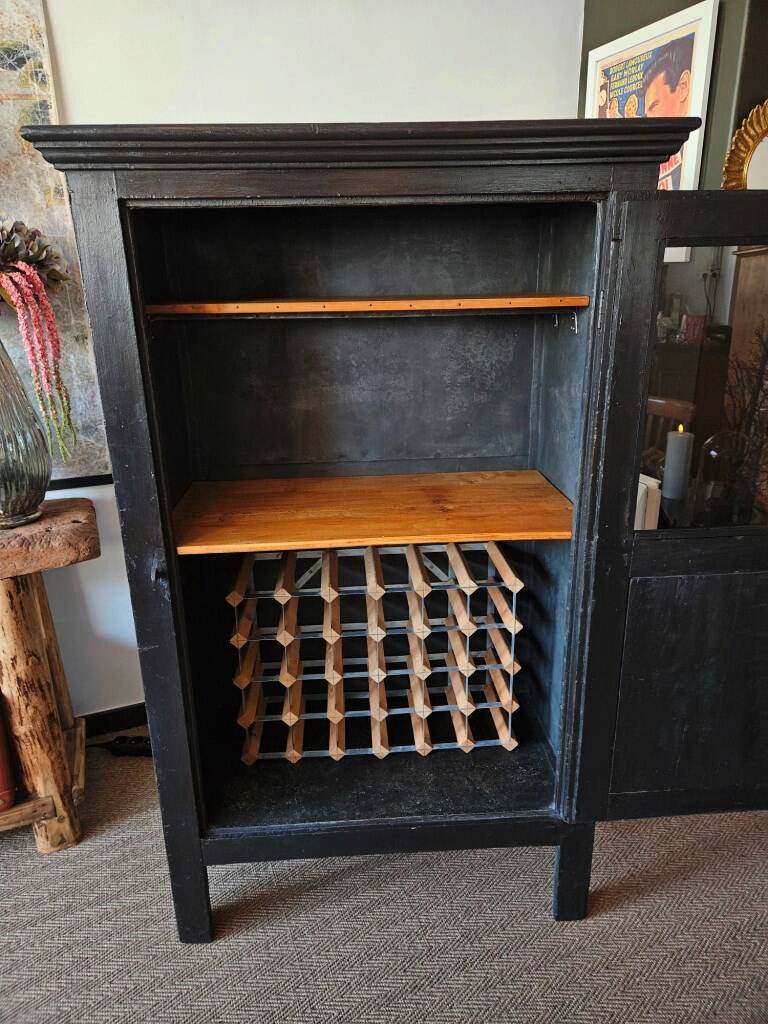 Wine cabinet
